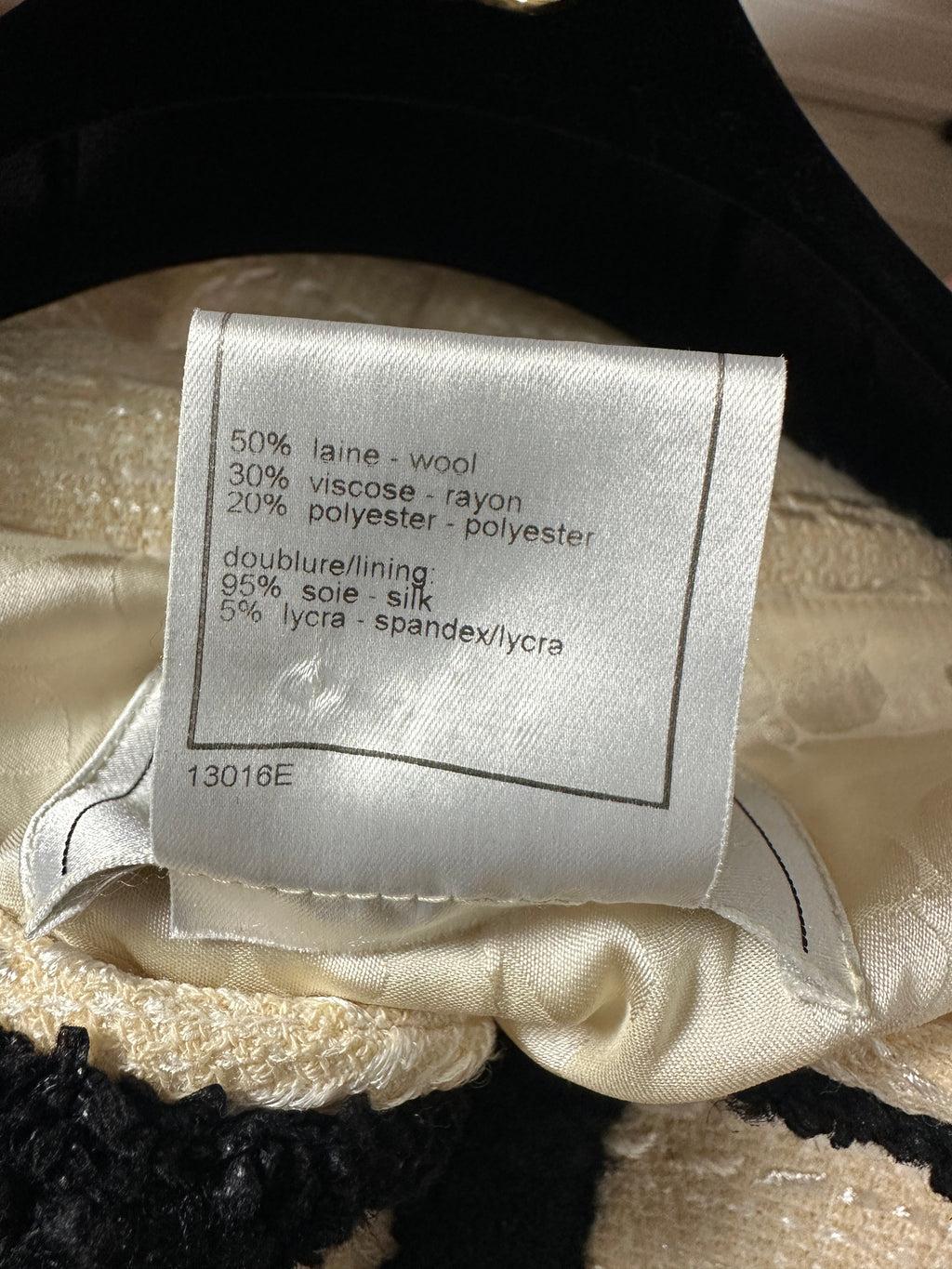 Chanel 02P Vintage Ivory and Black Tweed Zip Fitted Jacket - FR38 / 6