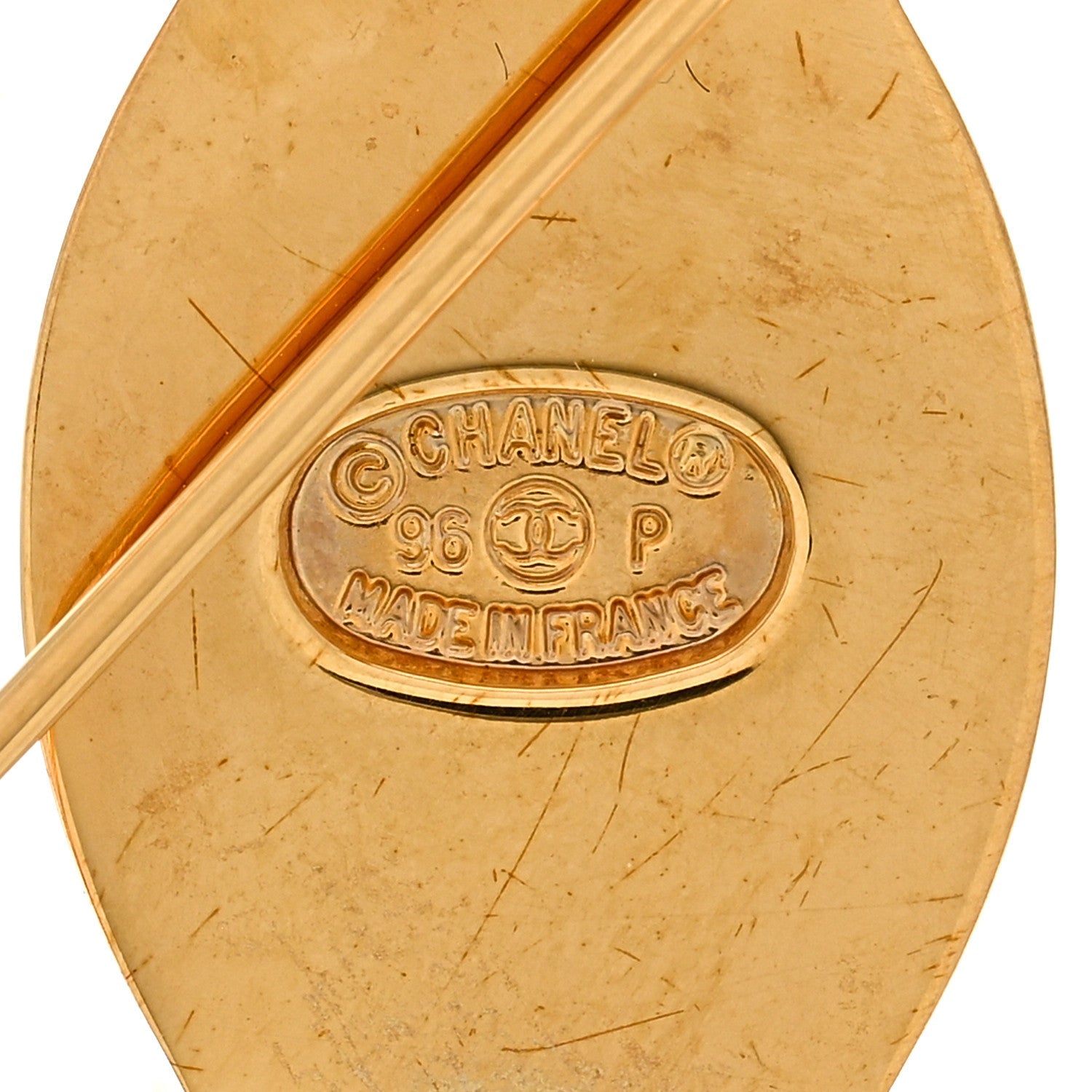 Metal CC Turn Lock Brooch Gold