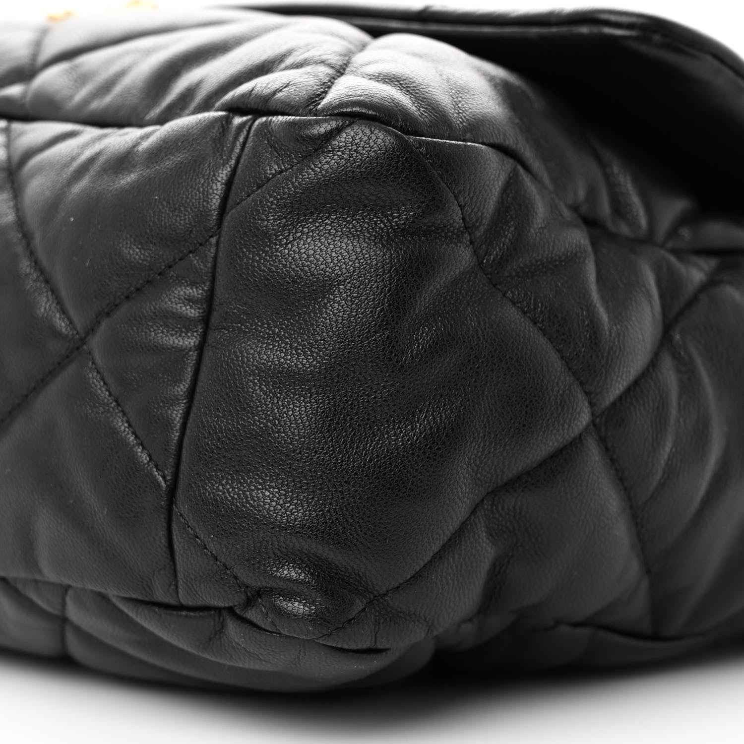 Lambskin Quilted Maxi Chanel 19 Flap Black