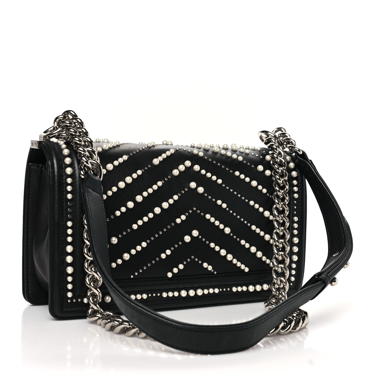 Calfskin Pearl Chevron Medium Boy Flap Black