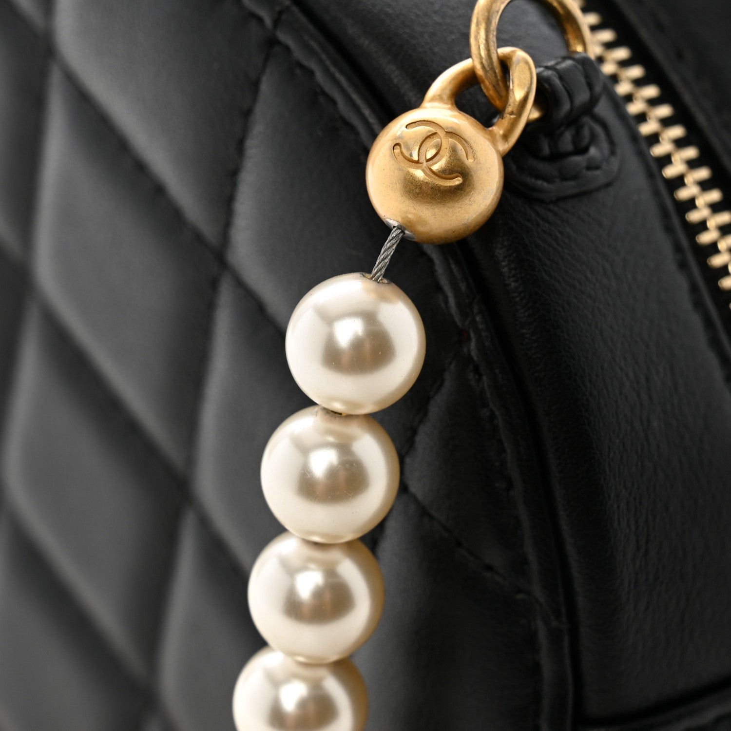 Lambskin Quilted Pearl Chain Round Clutch With Chain Black