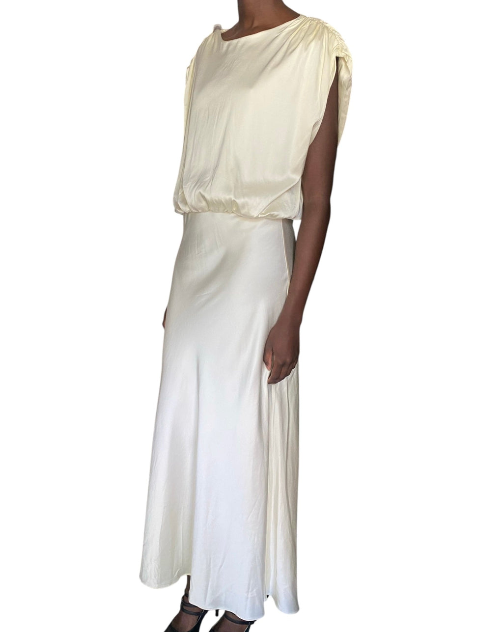 Moré Noir Ivory Victoria Satin Power Shoulder Maxi Gown - M