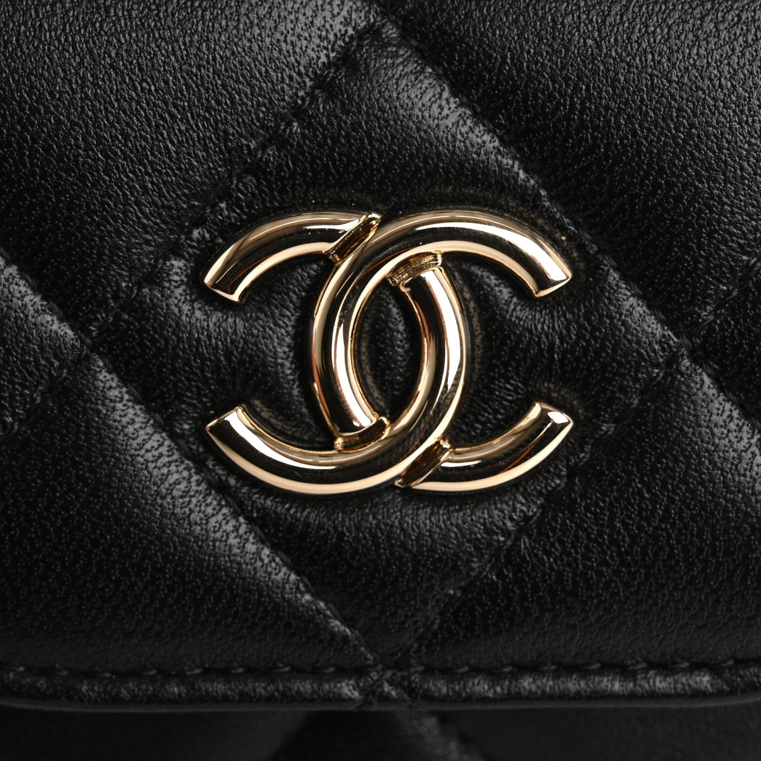 Lambskin Quilted Pearl Top Handle Clutch With Chain Black