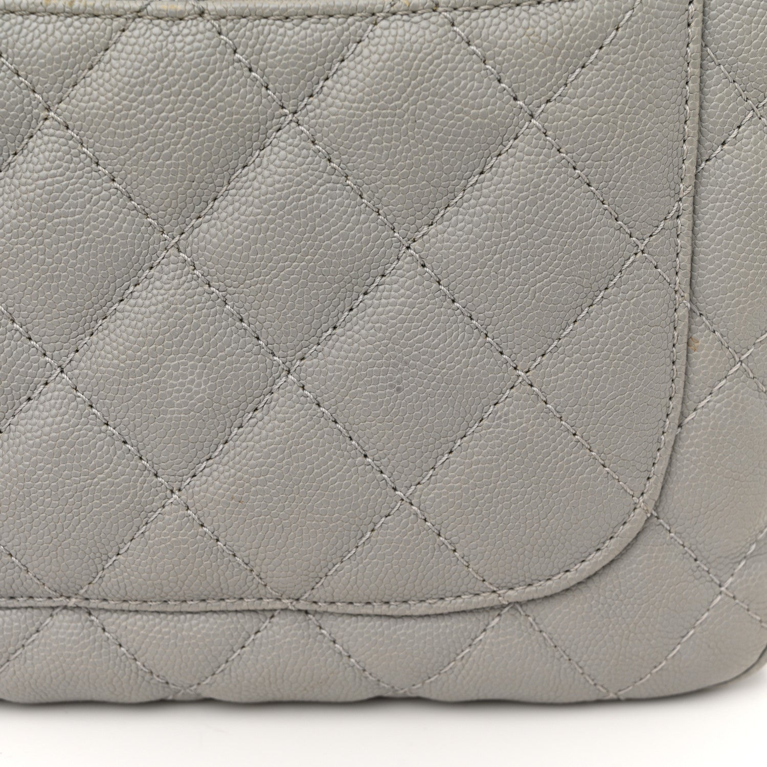 Caviar Quilted Medium Urban Companion Flap Grey