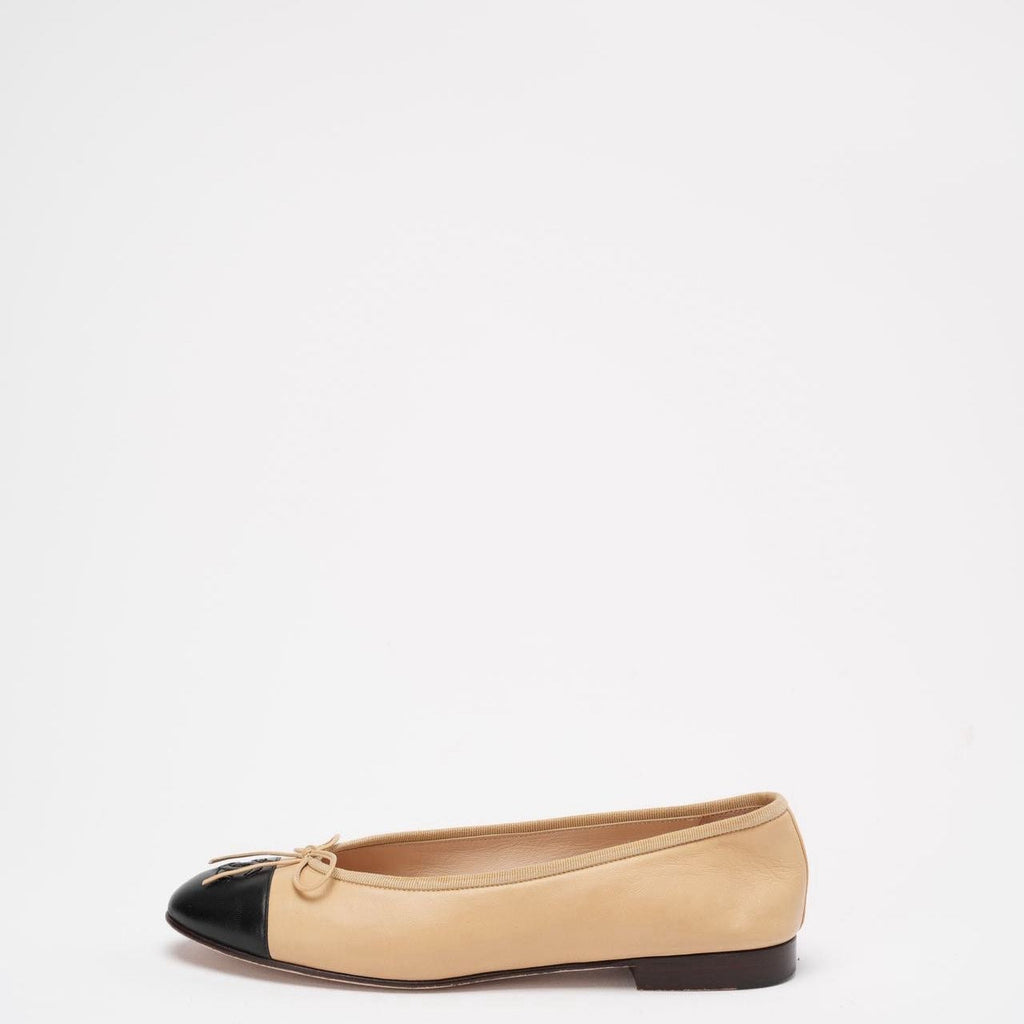 Chanel Beige / Black Leather CC Cap Toe Ballet Flats 39