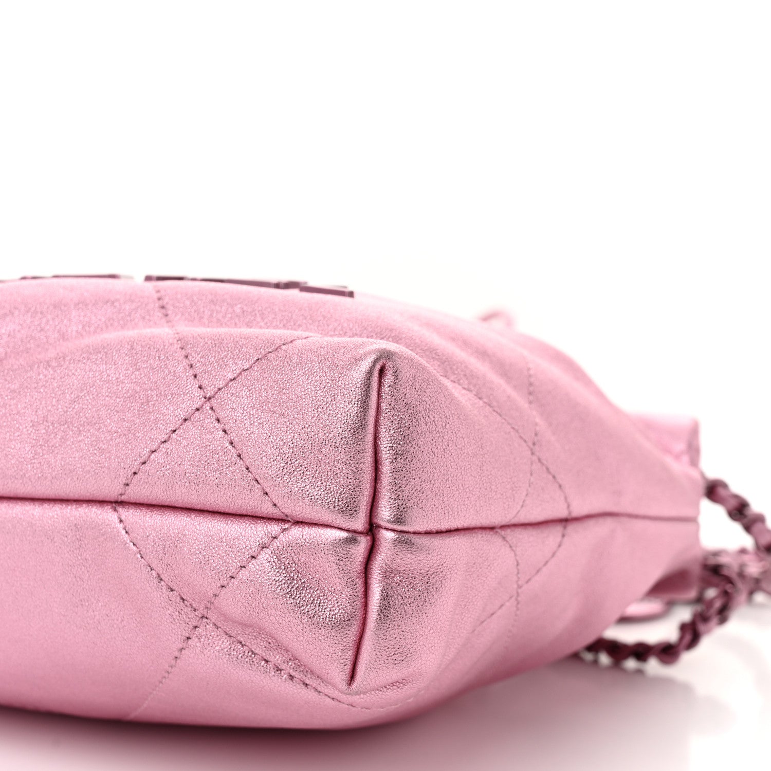 Metallic Lambskin Lacquered Monochrome Quilted Mini Chanel 22 Pink