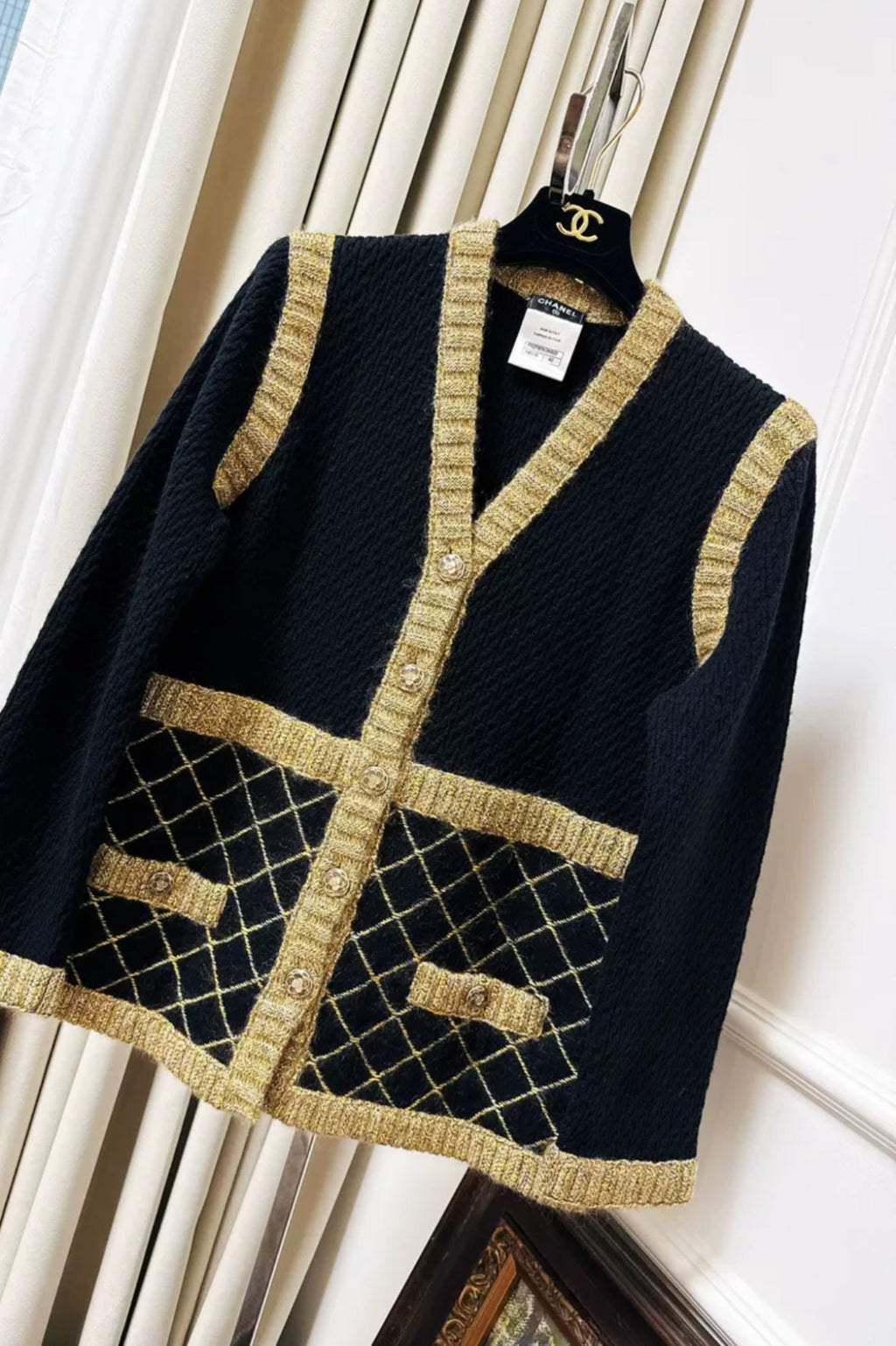 Chanel Fall/Winter 2015-2016 Black & Gold igan