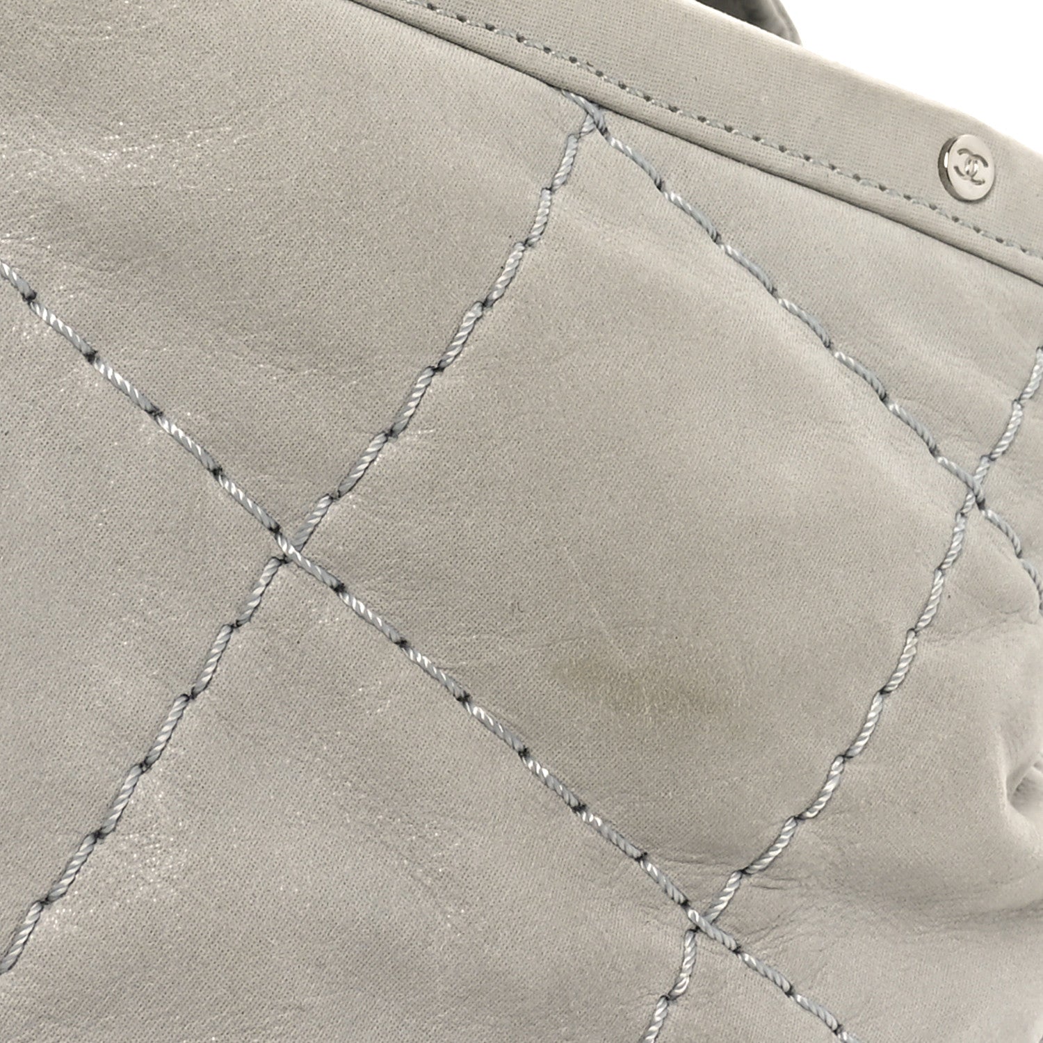 Iridescent Calfskin Quilted Small Sea Hit Tote Gris Clair