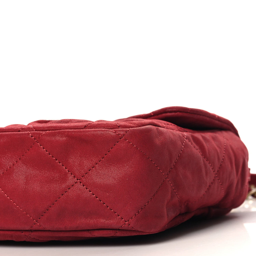 Iridescent Calfskin Large Chic Quilt Flap Red