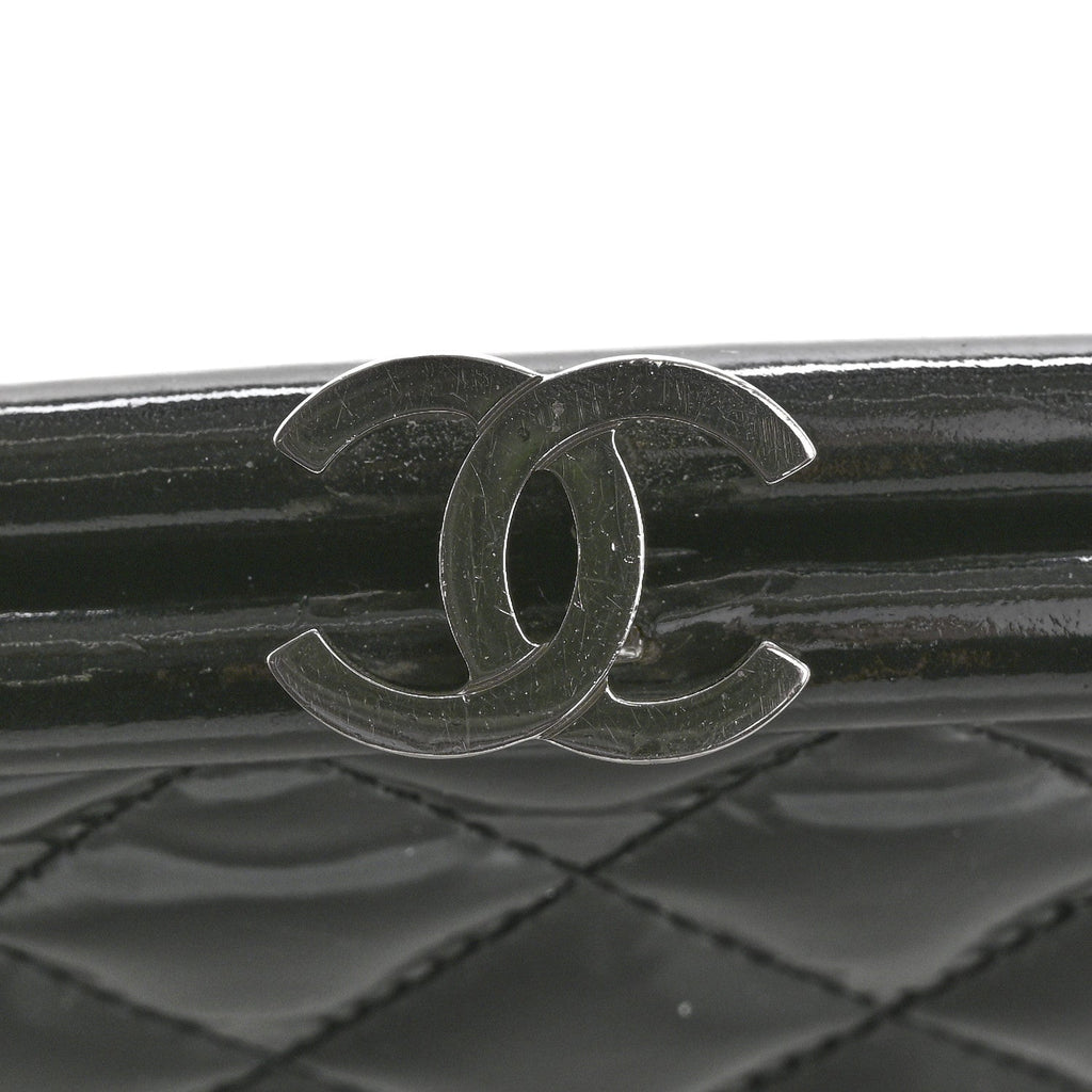 Patent Quilted Timeless Clutch Black