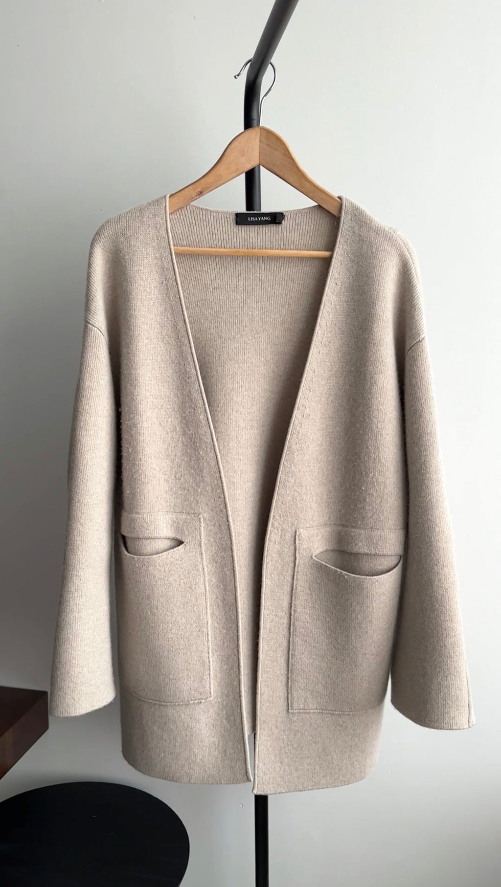 Lisa Yang Light Greige Cashmere igan Sweater - S / M