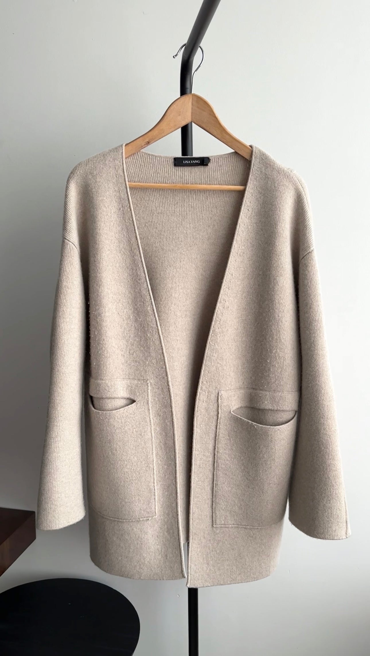 Lisa Yang Light Greige Cashmere igan Sweater - S / M