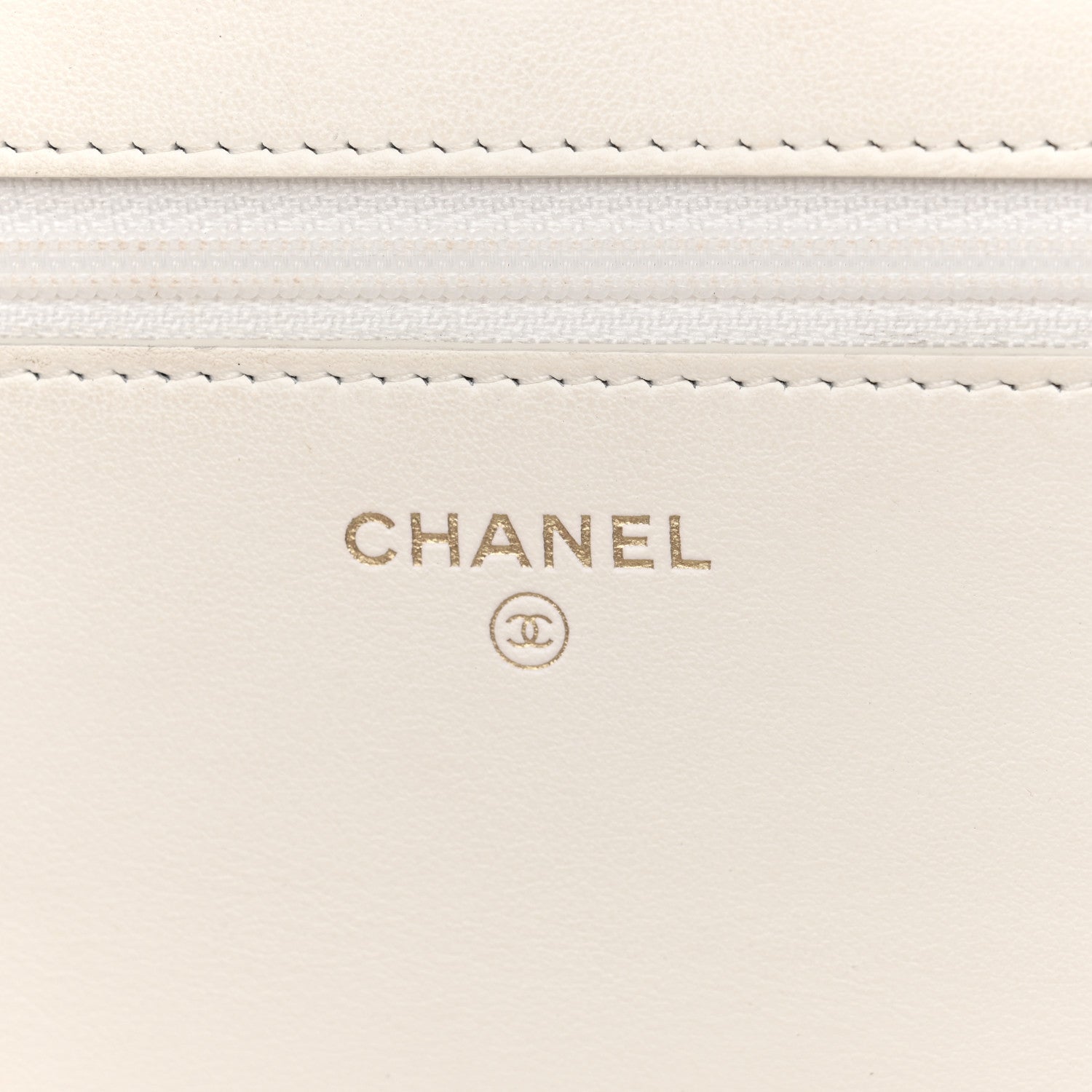 Caviar Quilted Boy Wallet On Chain WOC White