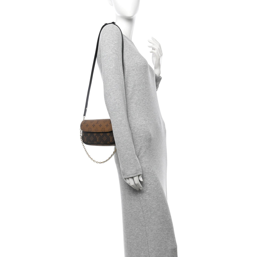 Reverse Monogram Ivy Wallet On Chain