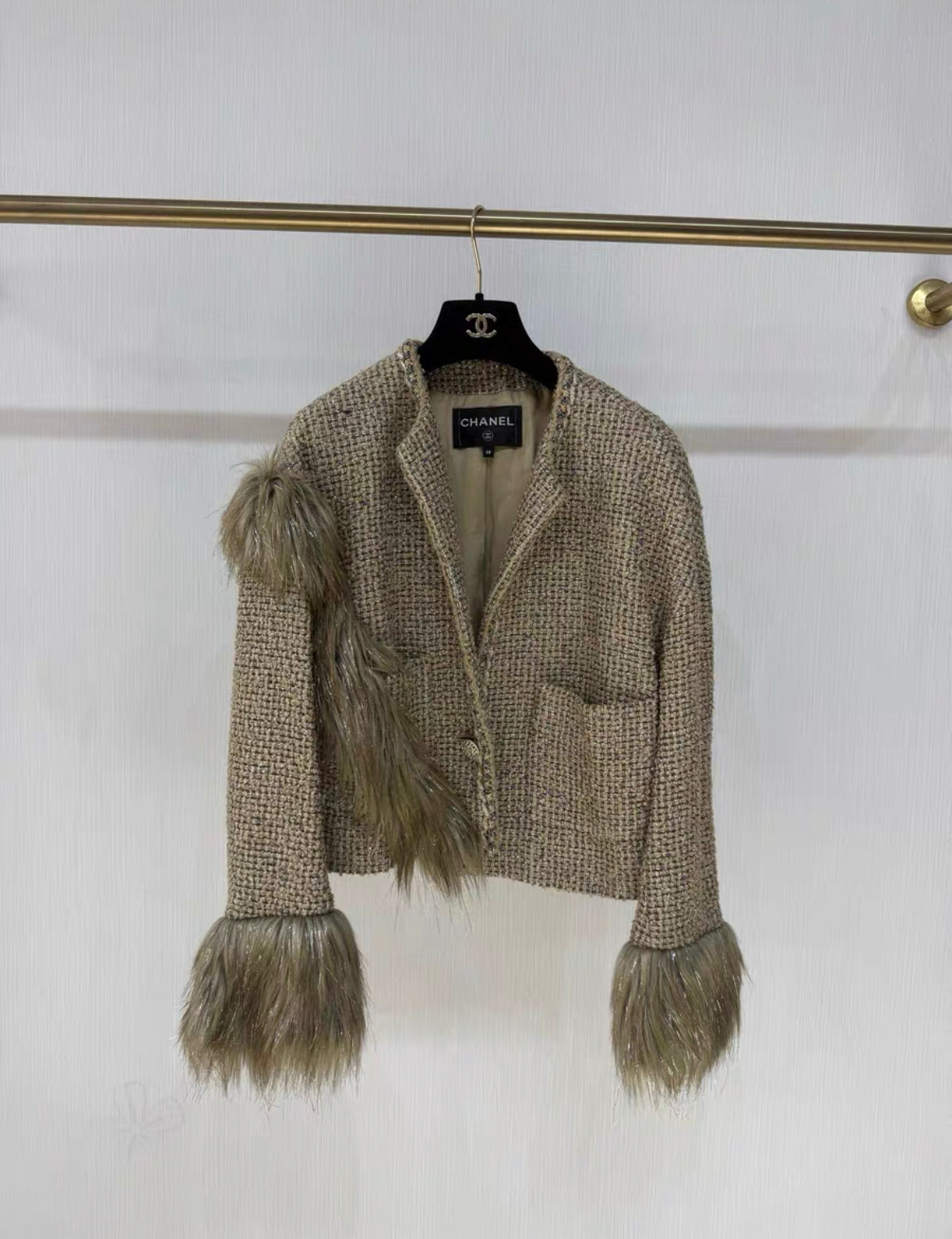 CHANEL 21A TWEED JACKET WOOL / VISCOSE/ POLYESTER GOLD / BEIGE