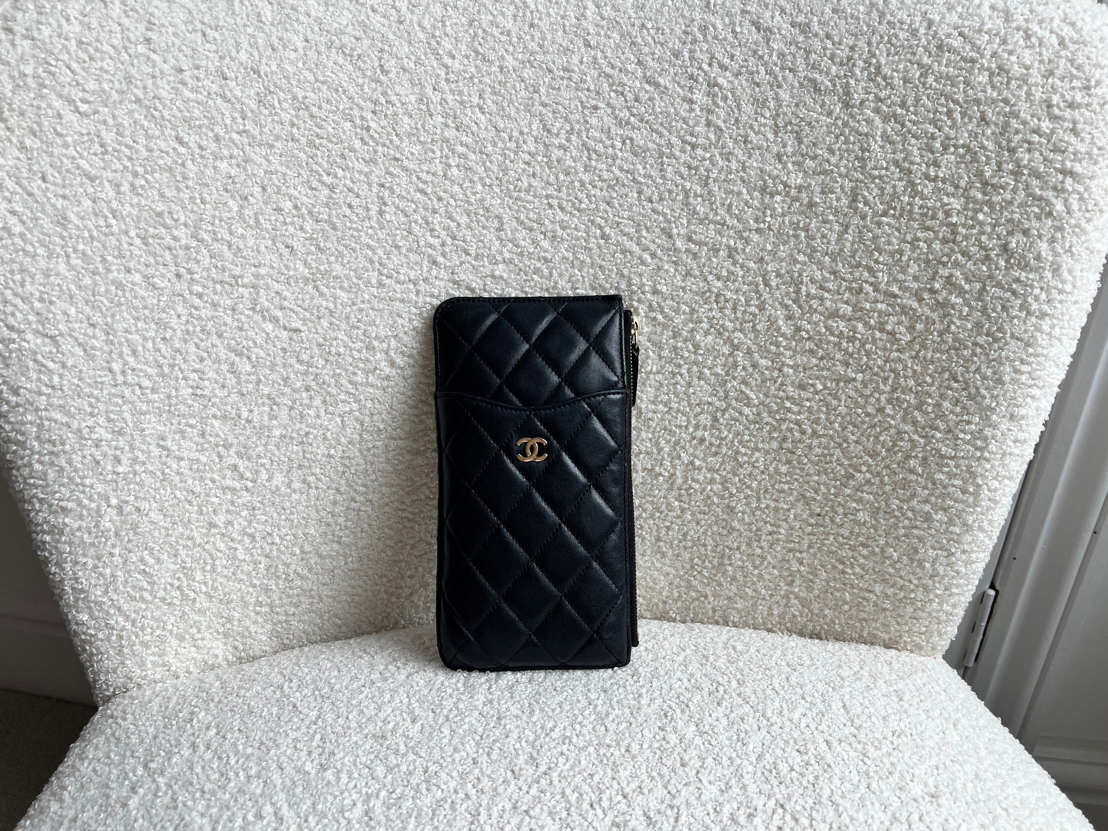 Chanel Classic Phone Case Pouch in Black Quilted calfskin