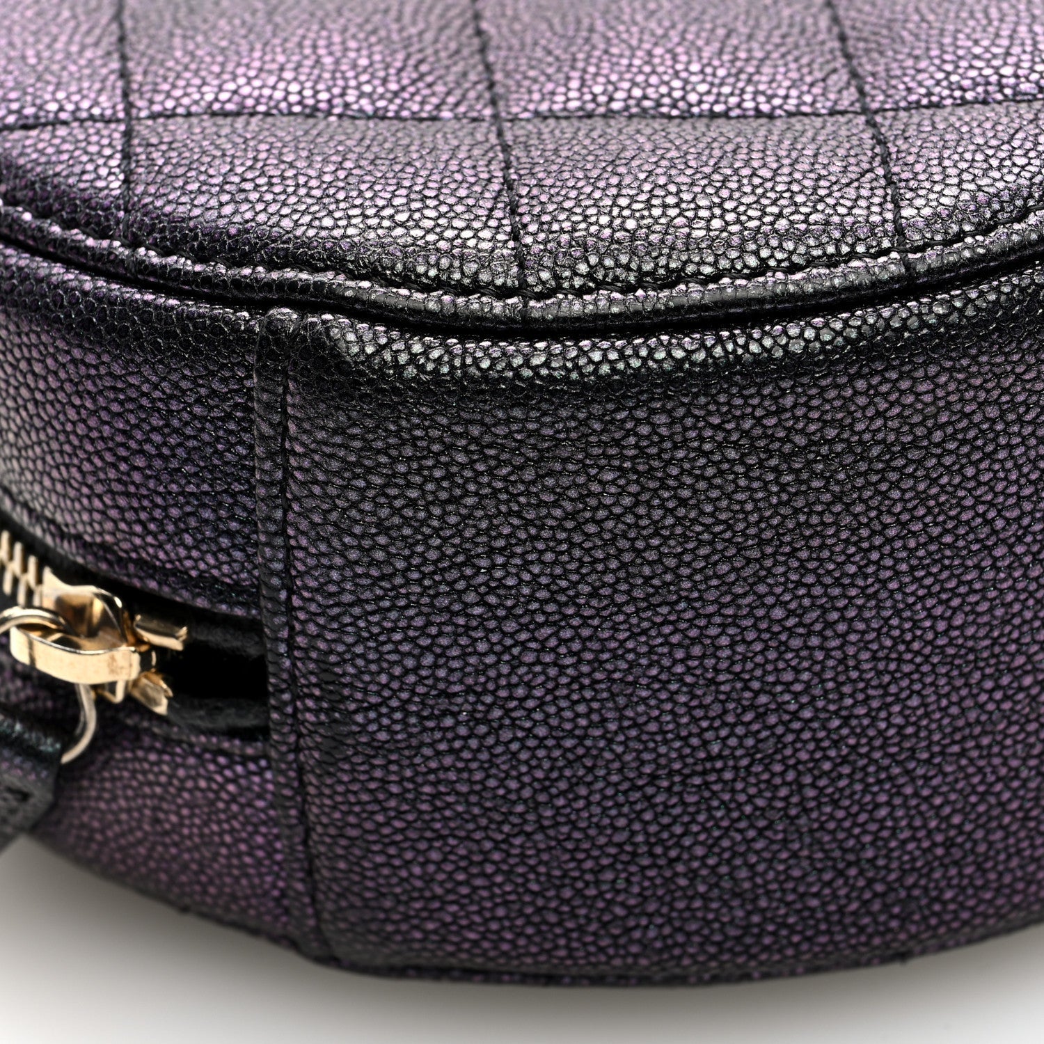 Iridescent Caviar Quilted Round Clutch With Chain Black