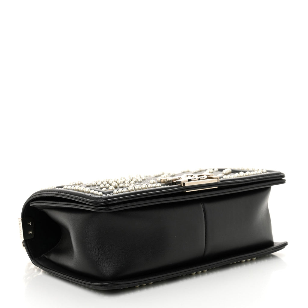 Calfskin Pearl Chevron Medium Boy Flap Black