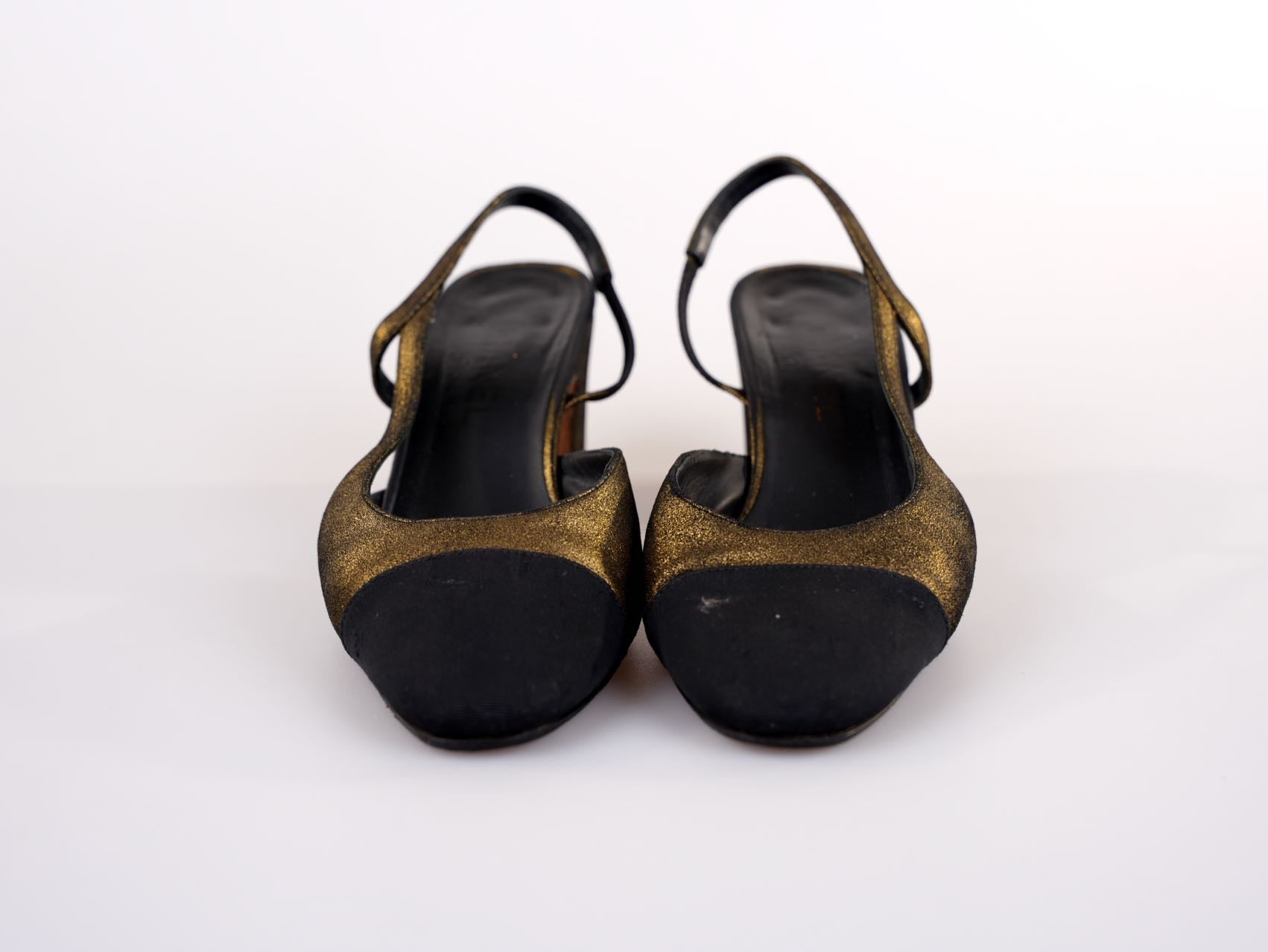 Chanel Metallic Lambskin Grosgrain Cap Toe CC Slingback Pumps Gold Black Size 39C
