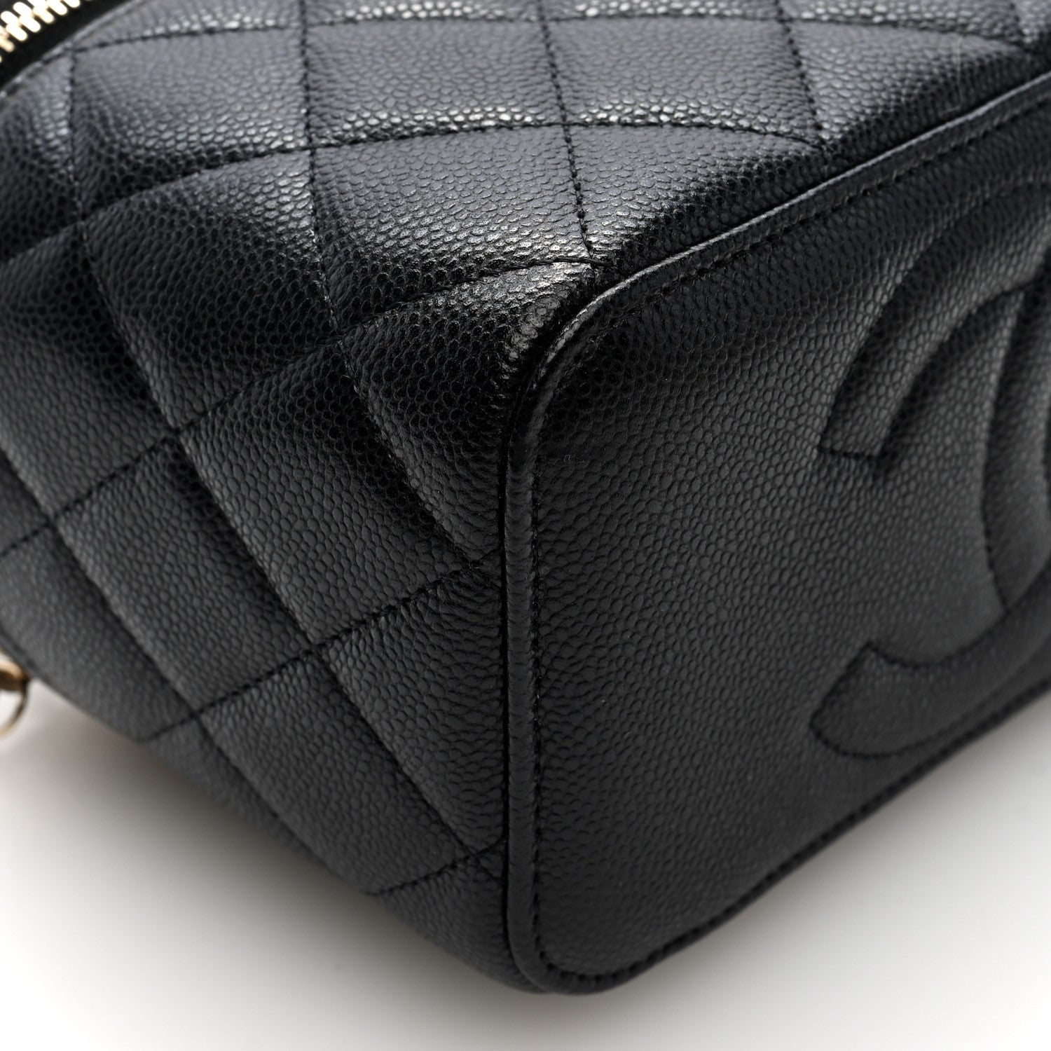 Caviar Quilted Small Vanity Case With Chain Black