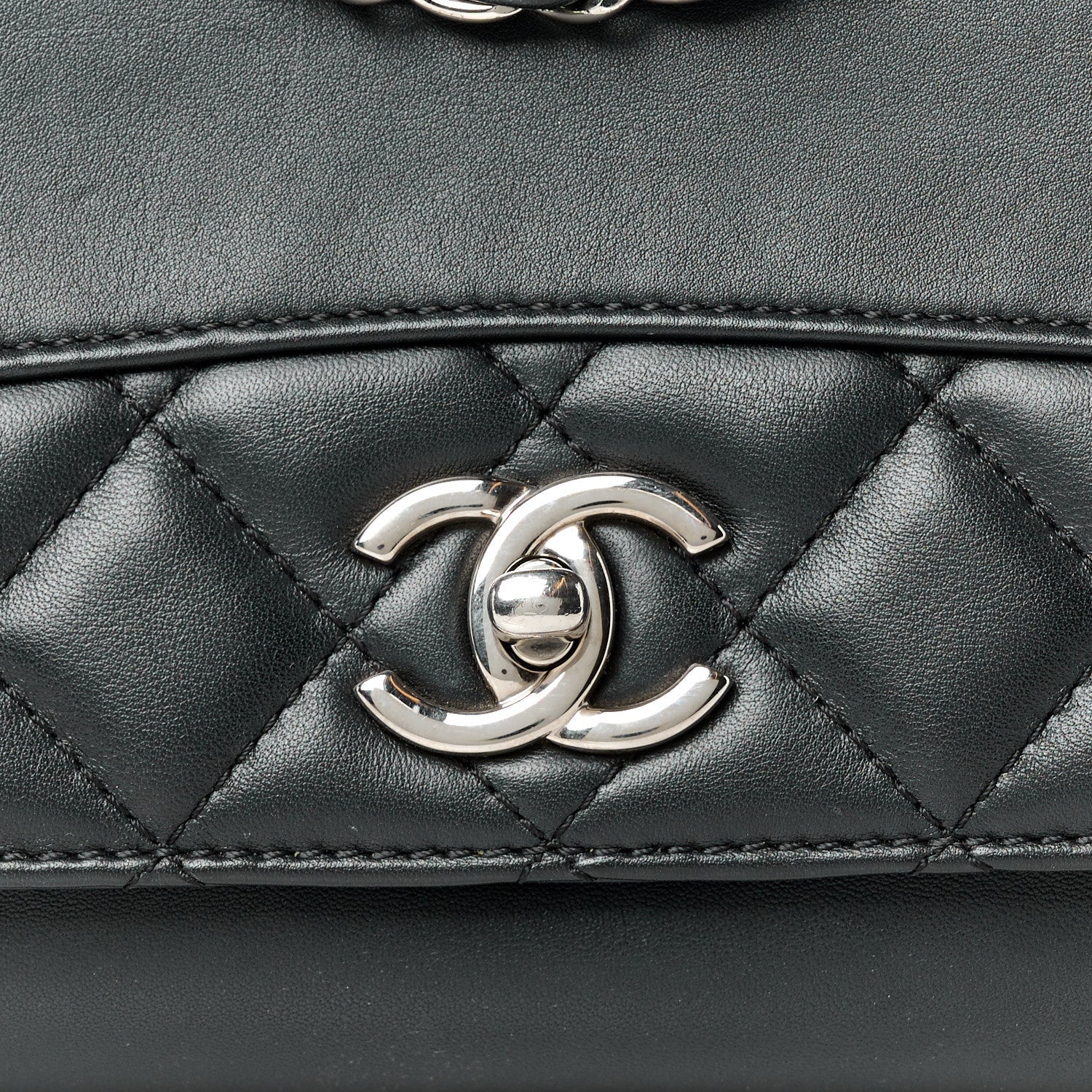 Calfskin Small Tramezzo Flap Black