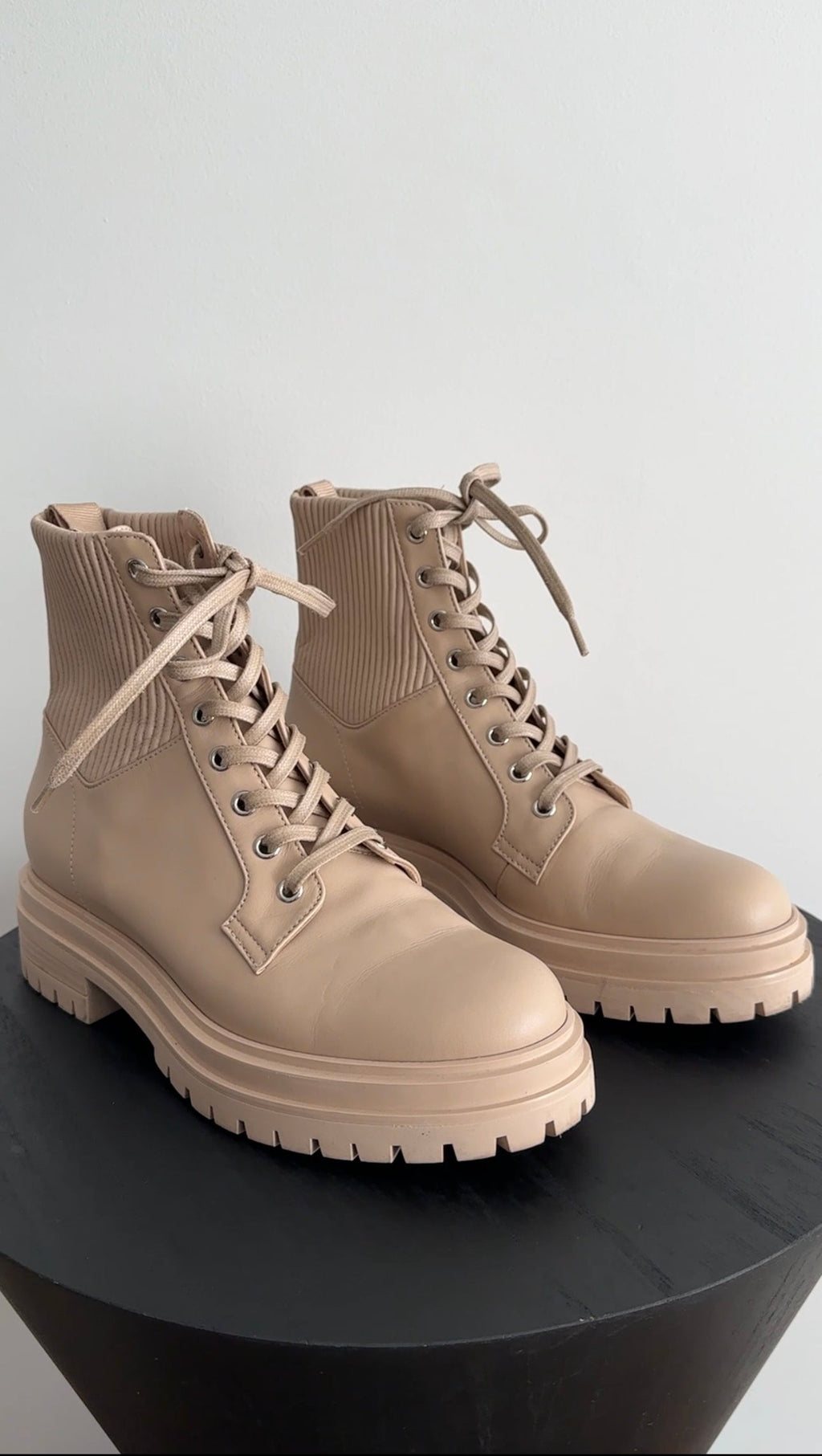 Gianvito Rossi Beige Martis 20 Leather Combat Boots - 40