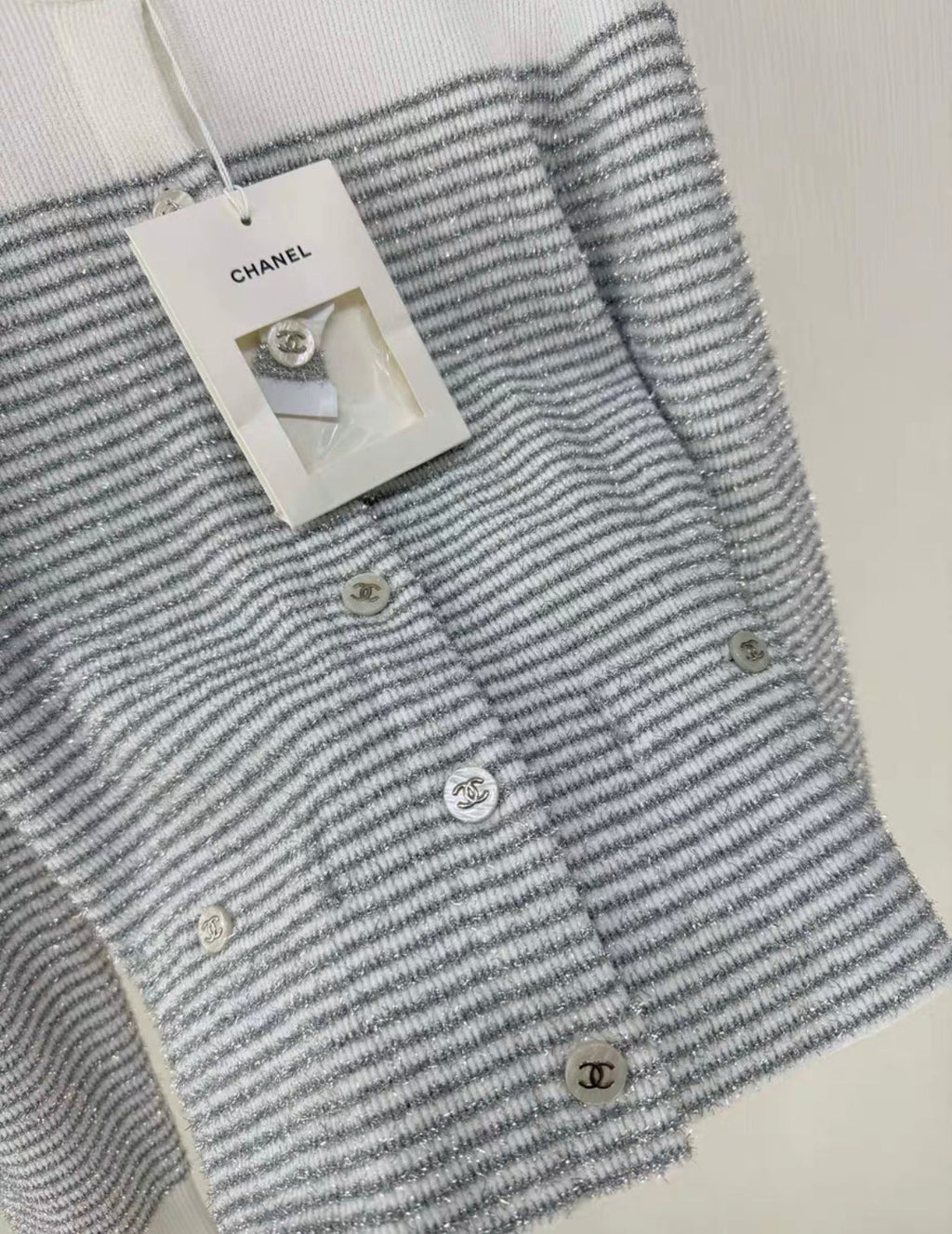 Chanel 24M coco beach gray and white striped igan size 34