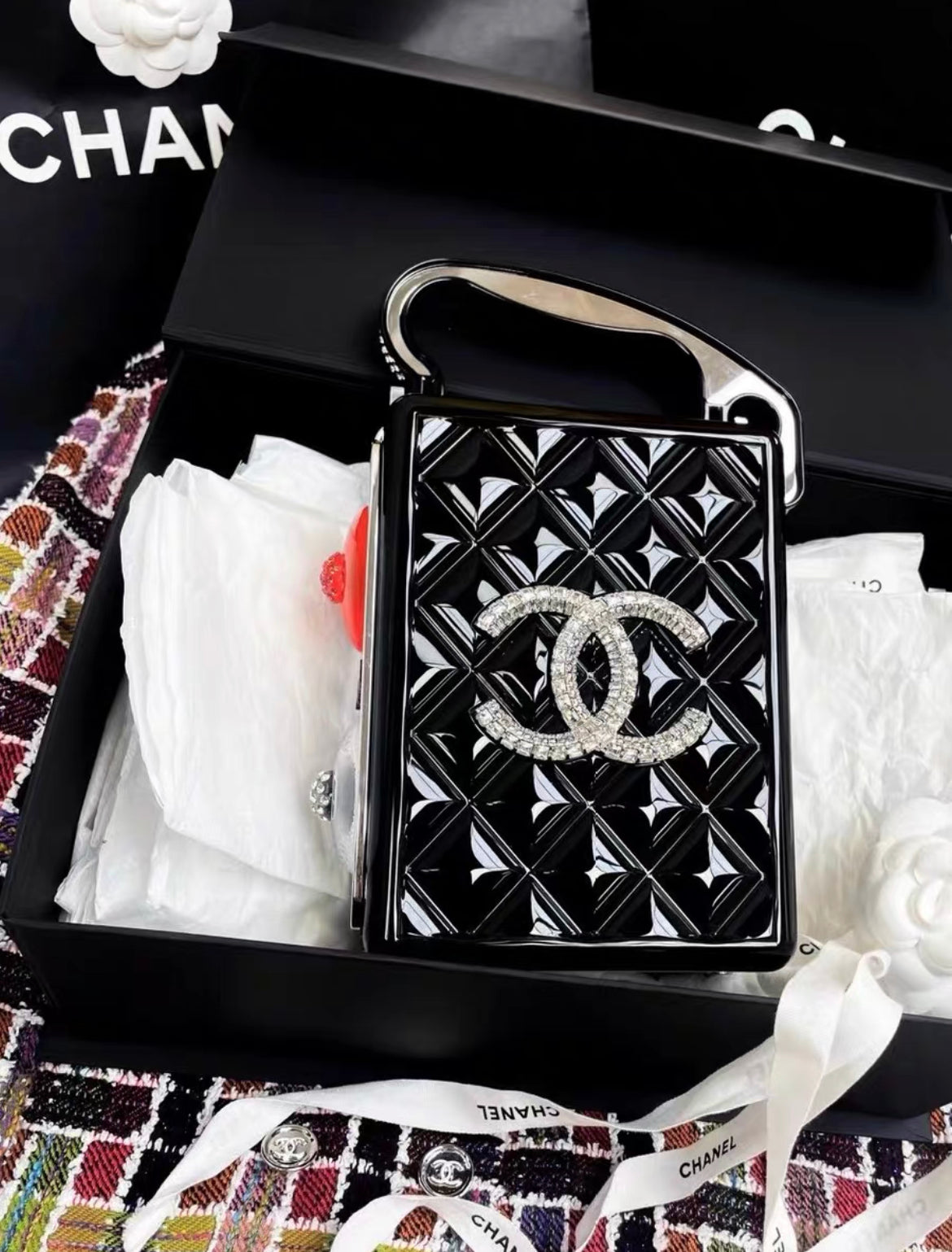 CHANEL MINAUDIÈRE LIMITED EDITION PLEXIGLASS TRAFFIC SILVER-TONE HARDWARE