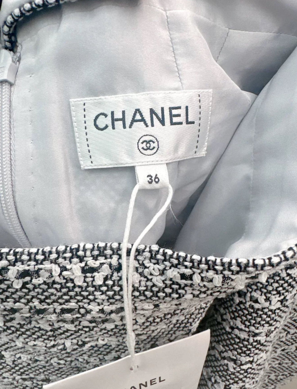 CHANEL 24P Black & White tweed skirt