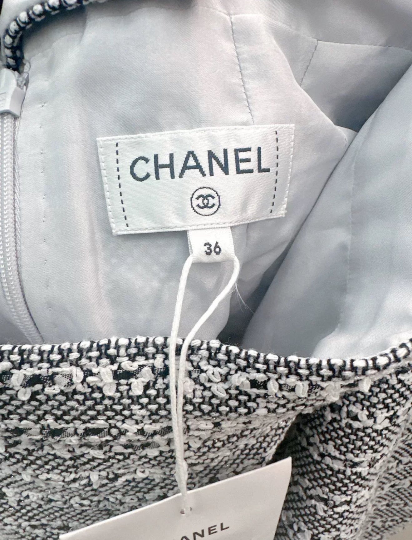CHANEL 24P Black & White tweed skirt
