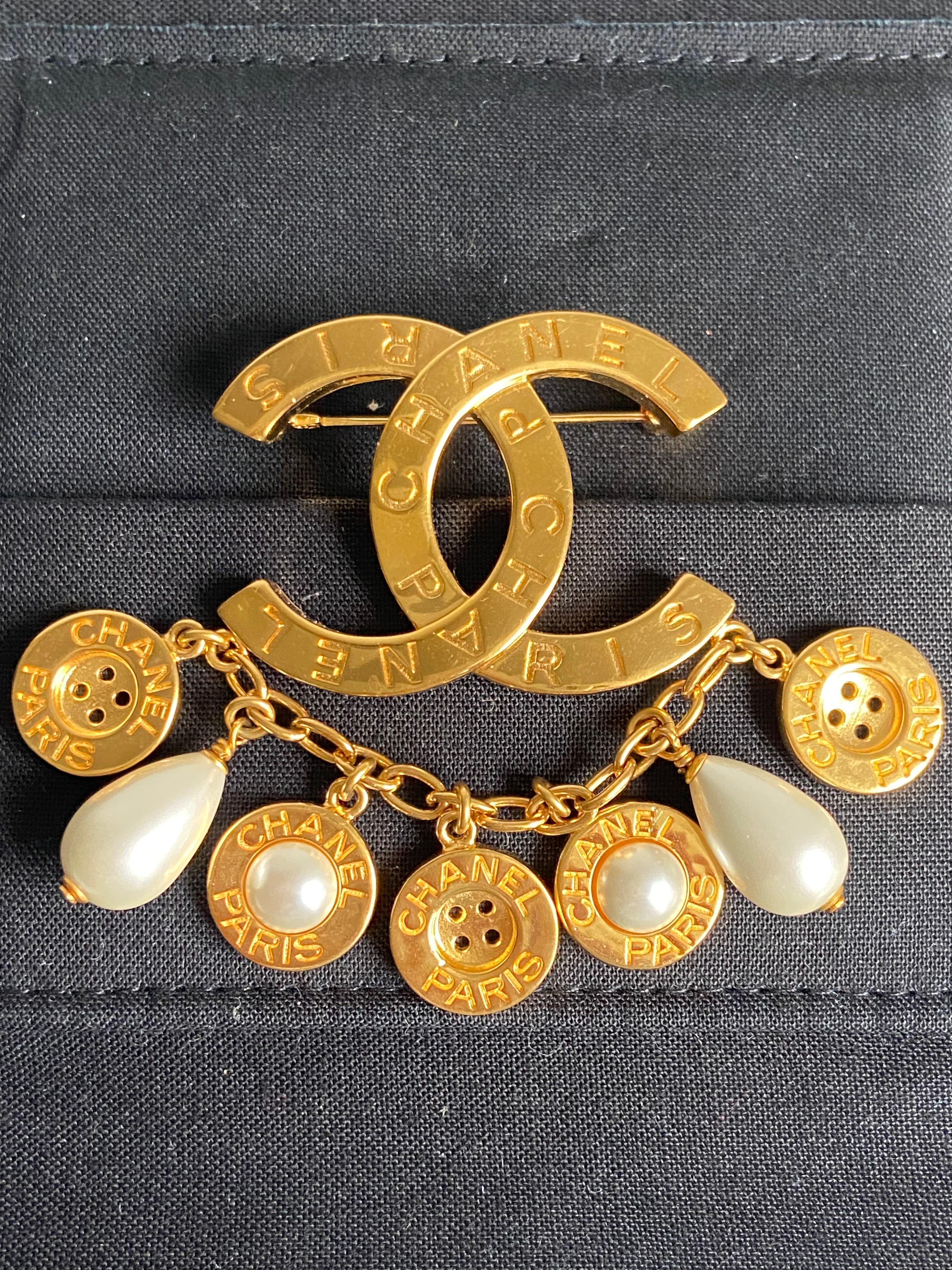 Chanel CC & Button Brooch in Gold and Pearl White