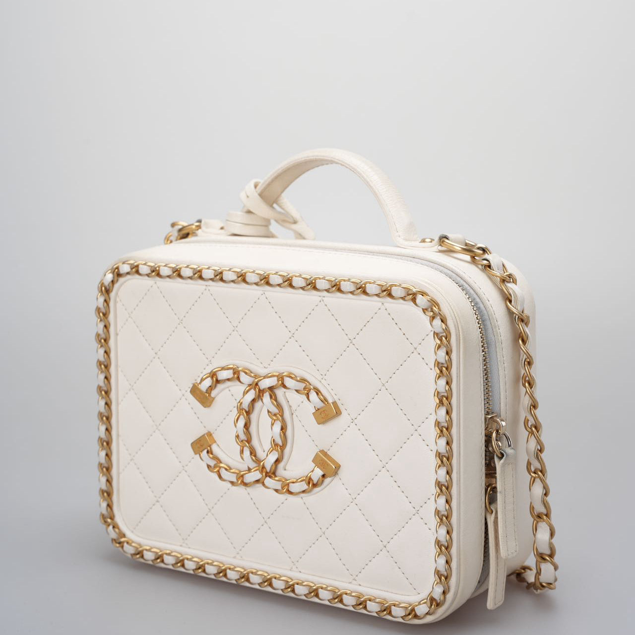 Chanel White Vanity Case Bag In Quilted Leather CC Filigree Chain Around