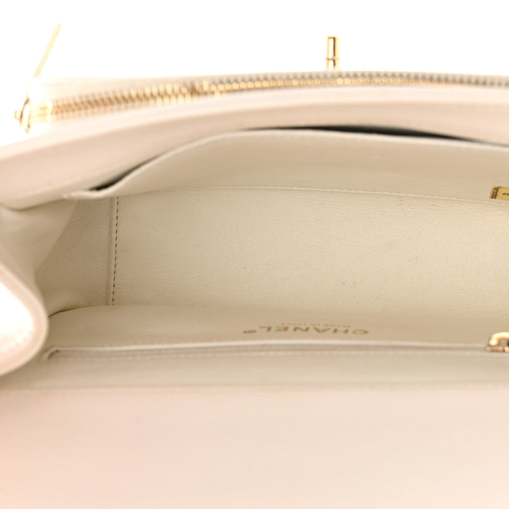 Caviar Quilted Medium Business Affinity Flap White