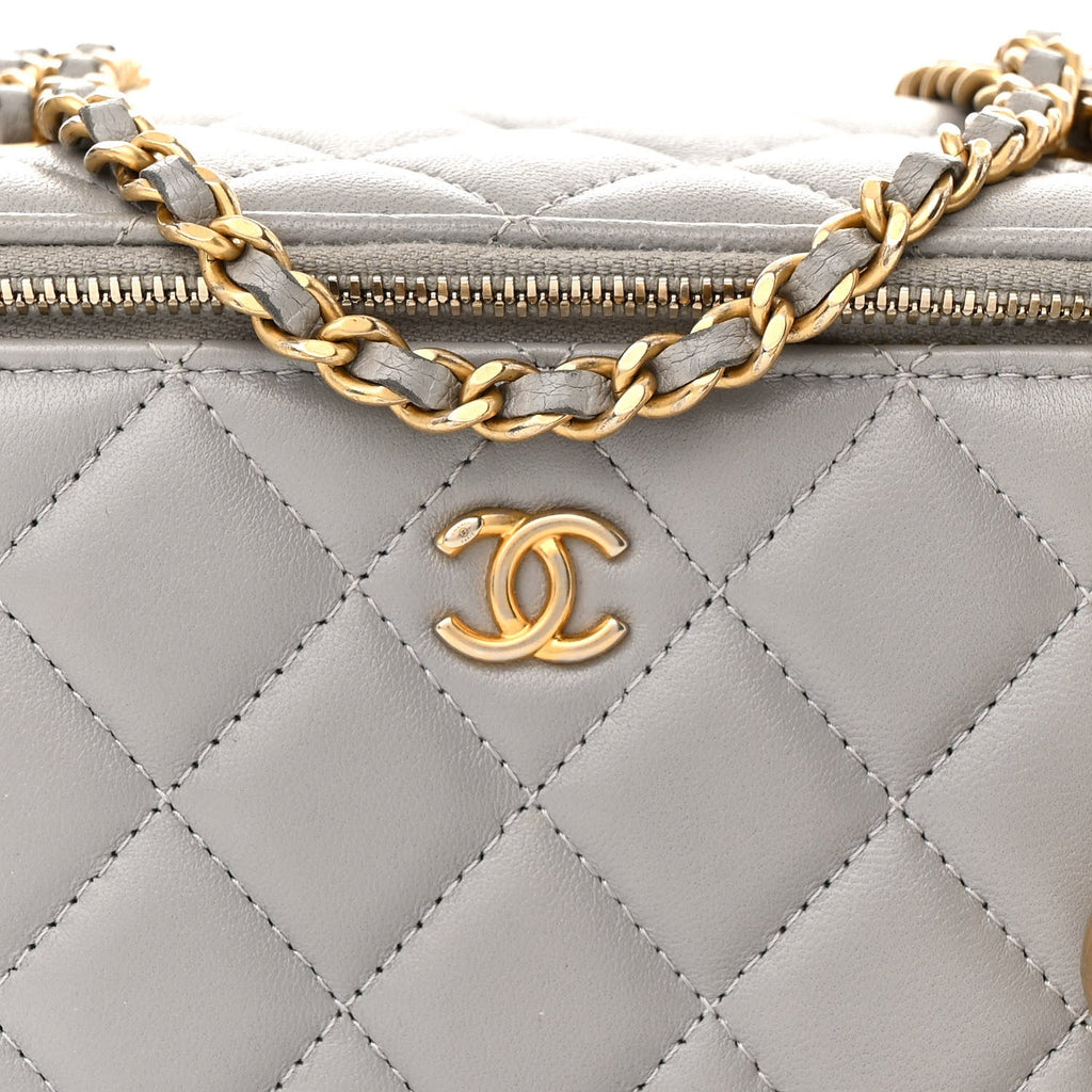 Lambskin Quilted Small Pearl Crush Vanity Case With Chain Grey
