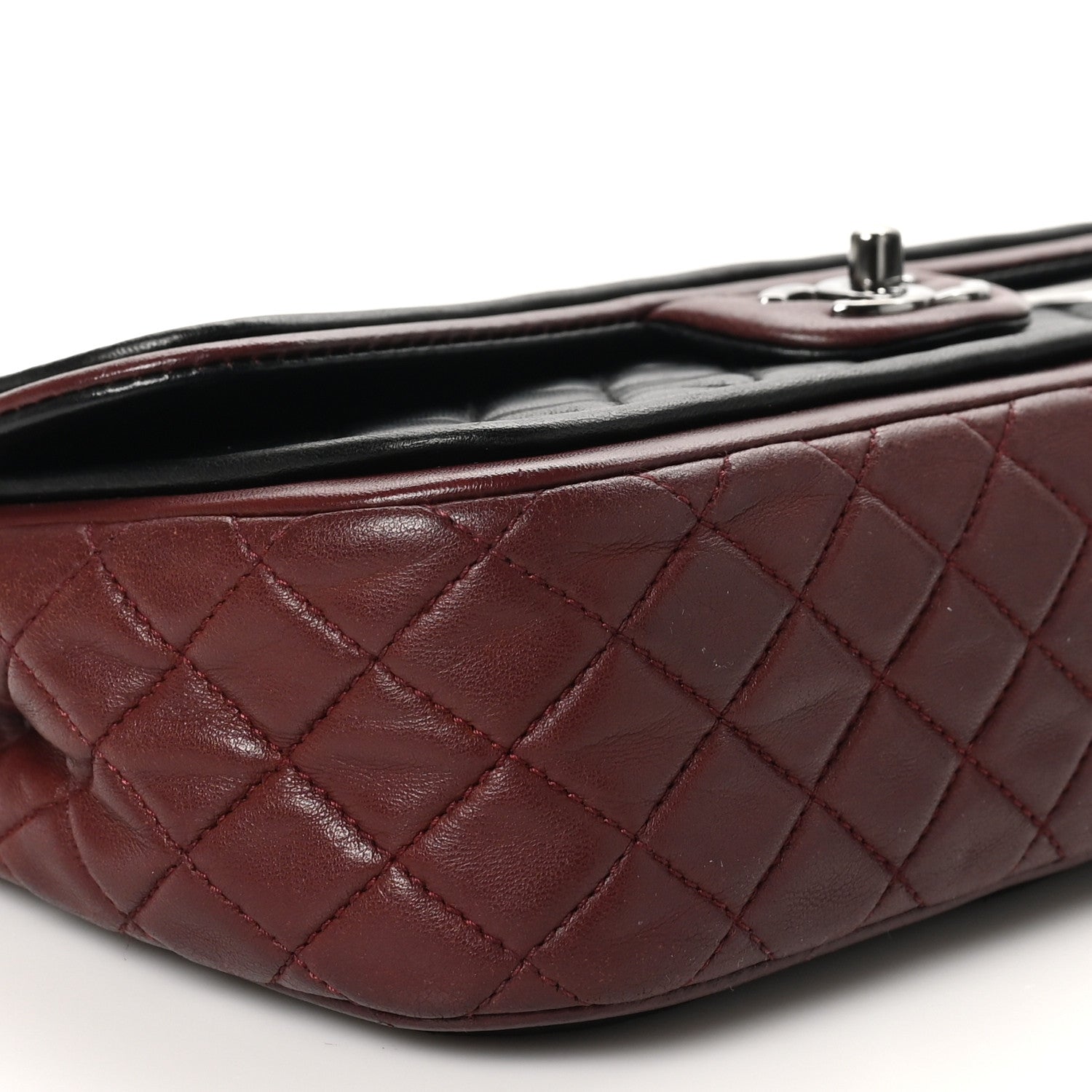 Lambskin Classic Twist Flap Black Burgundy