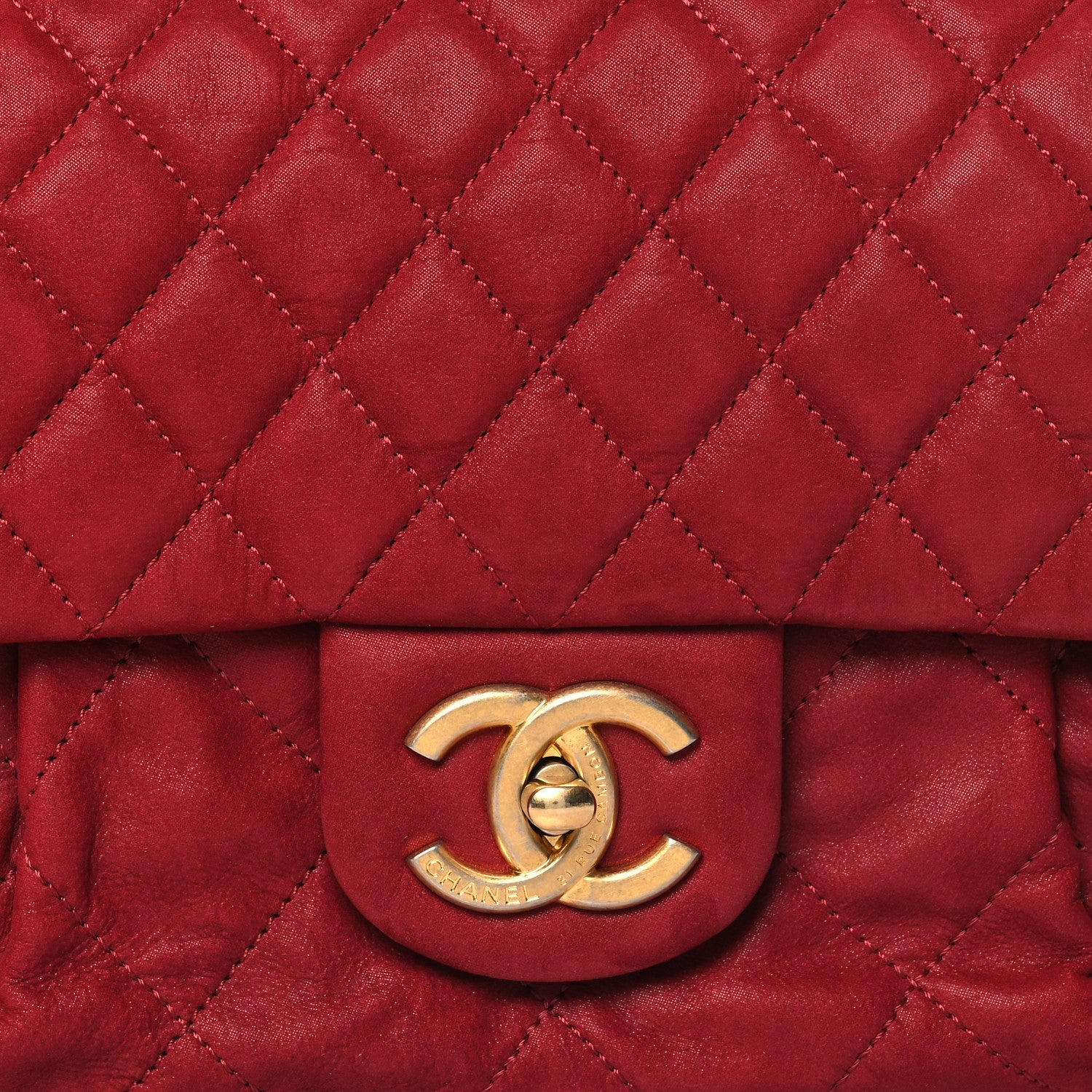 Iridescent Calfskin Large Chic Quilt Flap Red