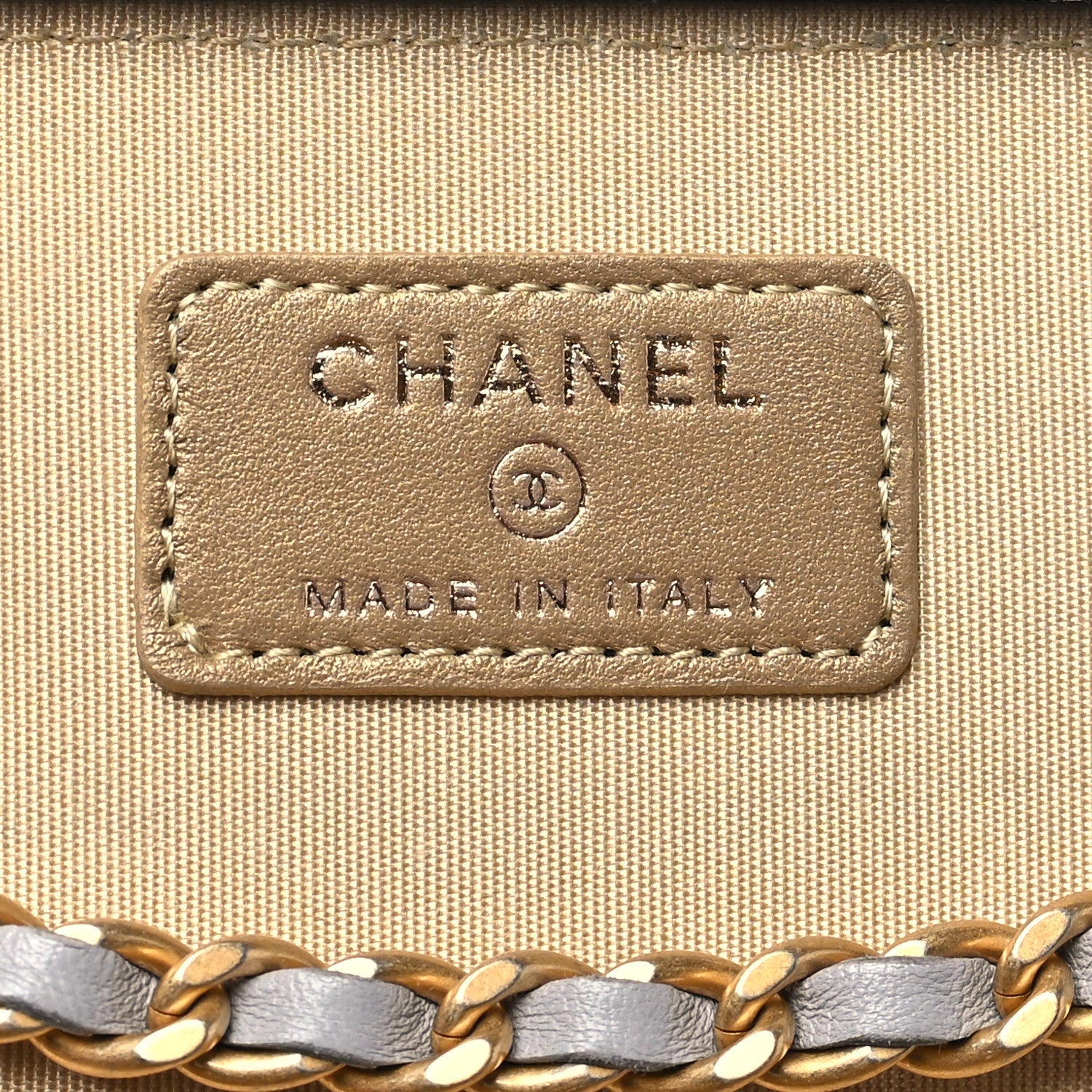 Lambskin Quilted Small Pearl Crush Vanity Case With Chain Grey