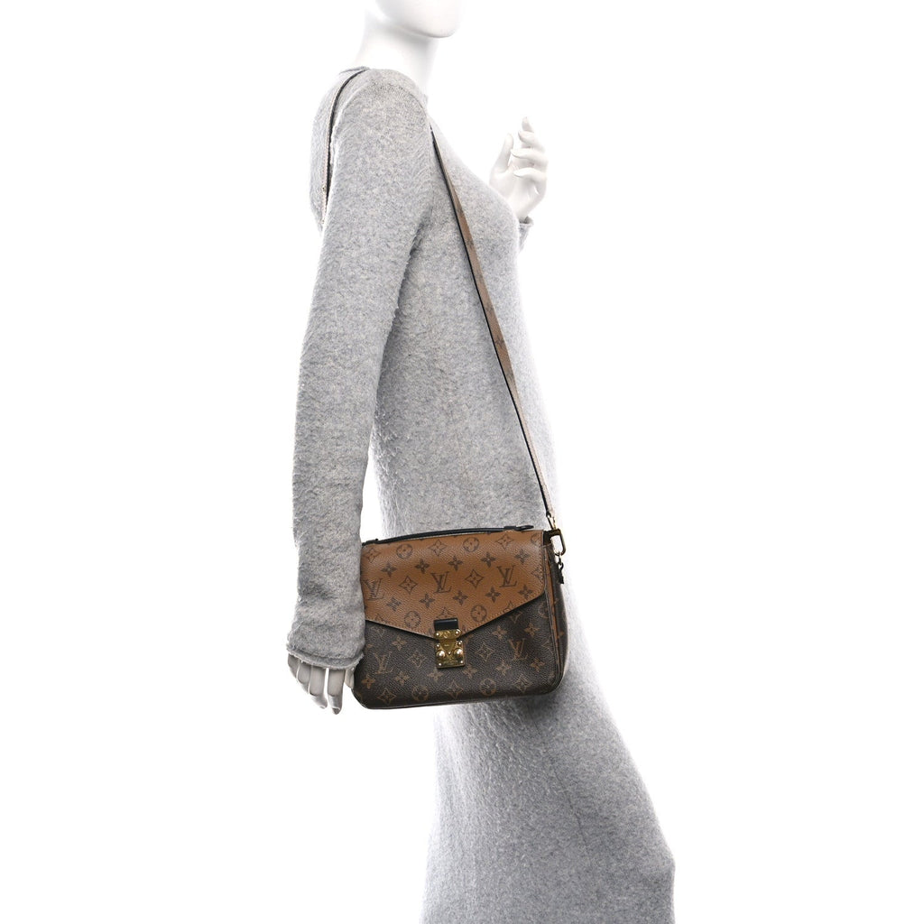 Reverse Monogram Pochette Metis