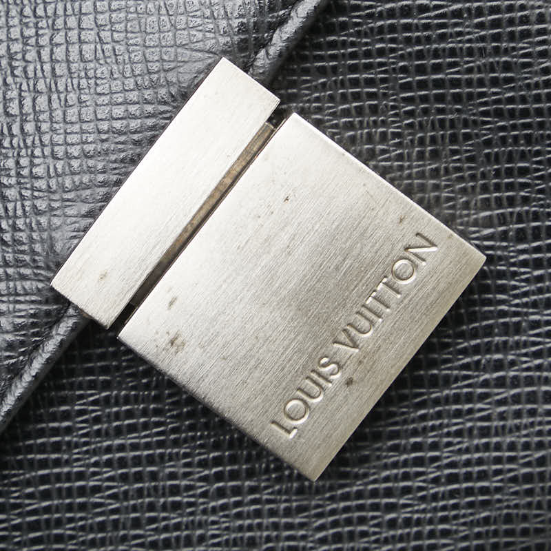 Louis Vuitton Selenga Taiga Leather Clutch Bag