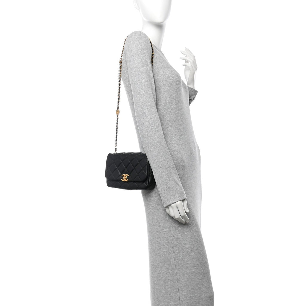 Lambskin Quilted  Pearl  Flap Black