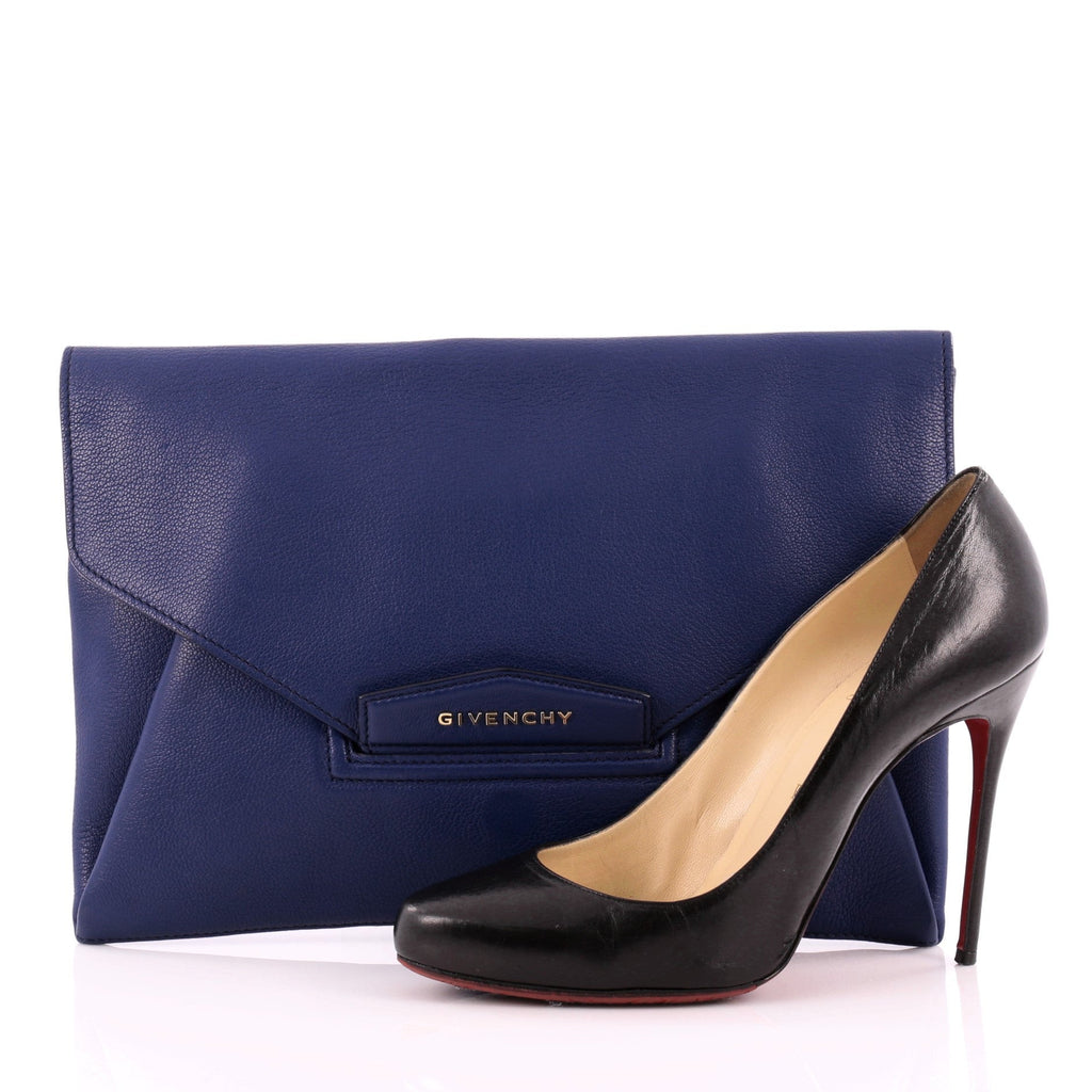 Antigona Envelope Clutch Leather Medium