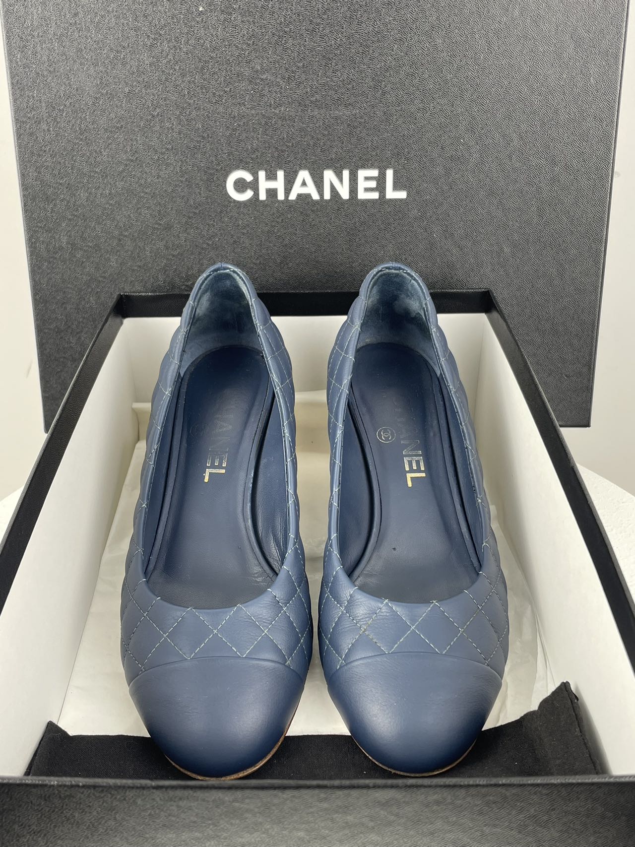 Chanel Navy Black Calfskin Quilted Cap Toe Camellia Pumps 37.5 with Cc Logo