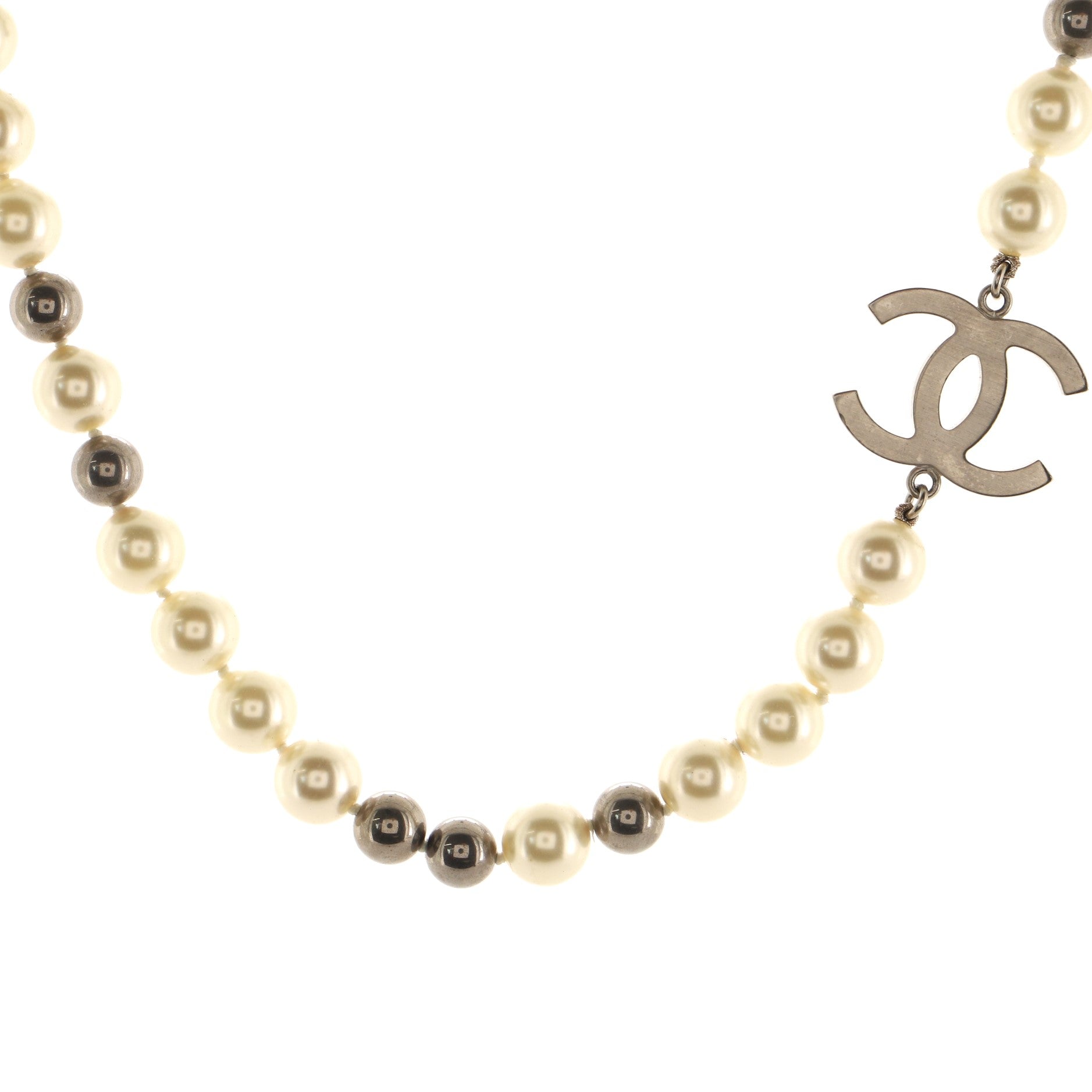 CC Necklace Faux Pearl and Metal Short