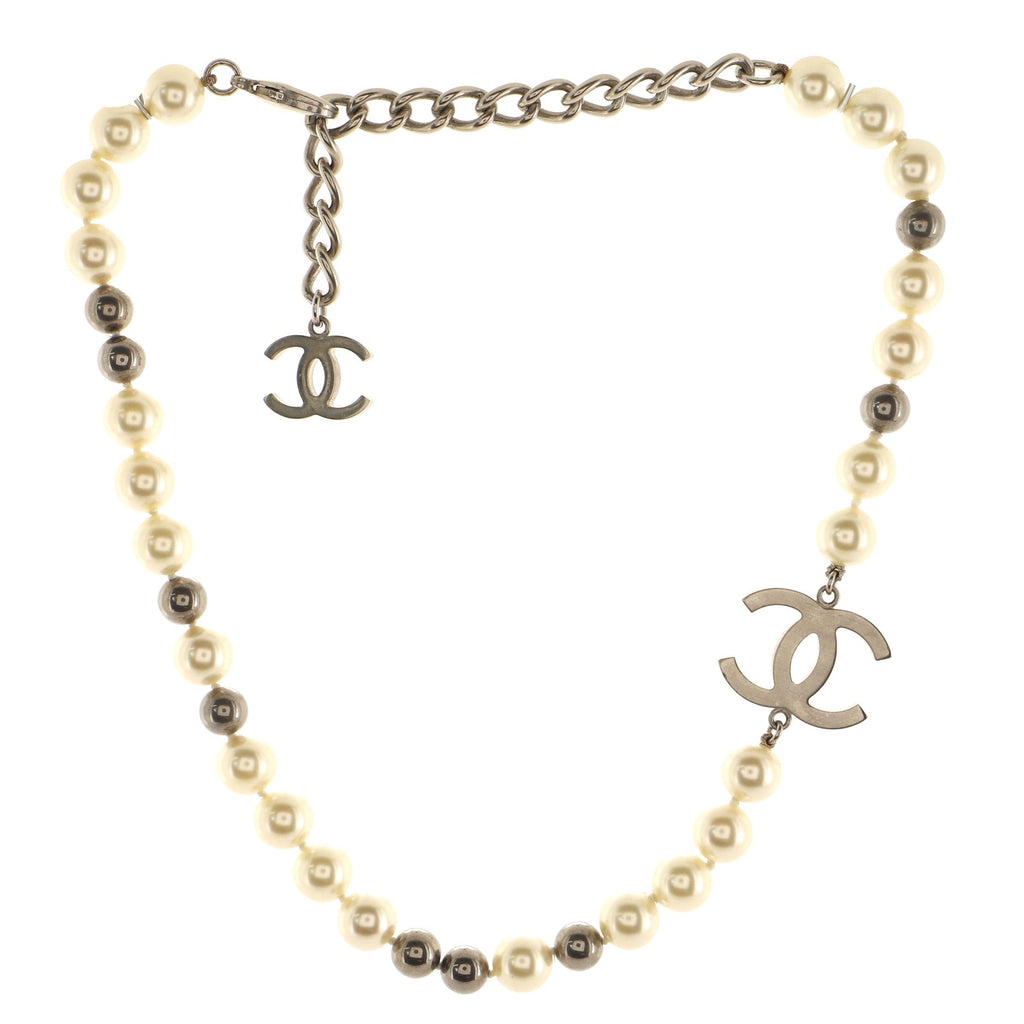 CC Necklace Faux Pearl and Metal Short