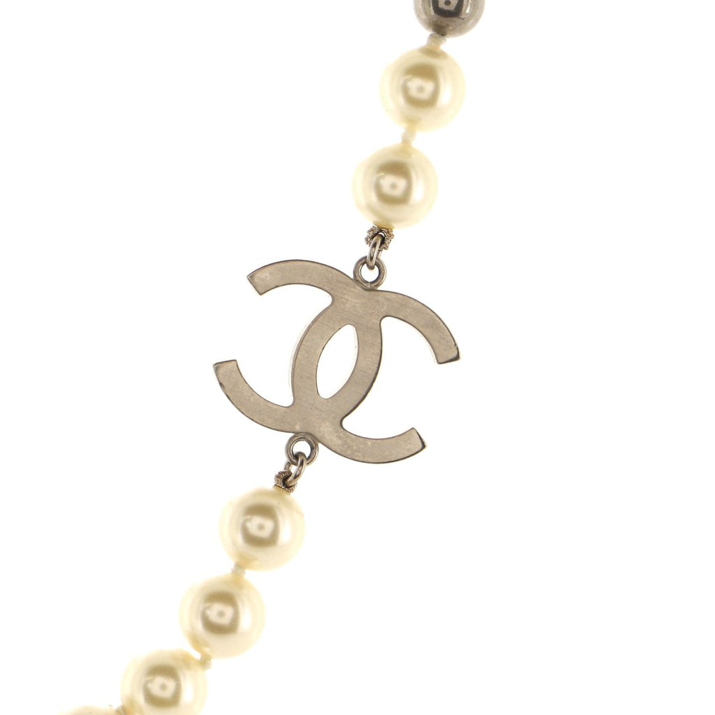 CC Necklace Faux Pearl and Metal Short