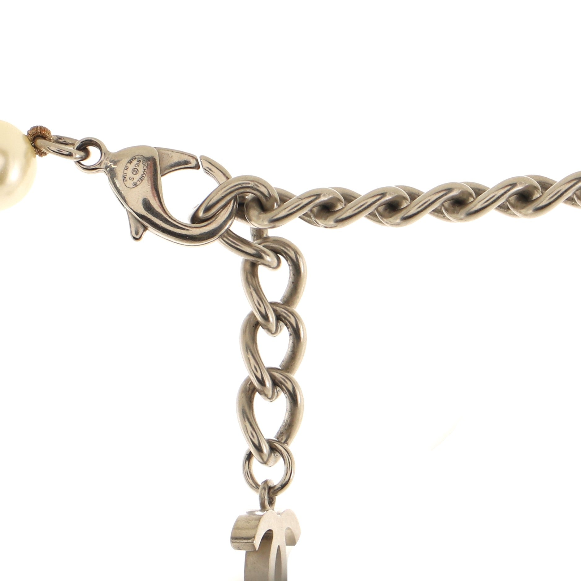 CC Necklace Faux Pearl and Metal Short