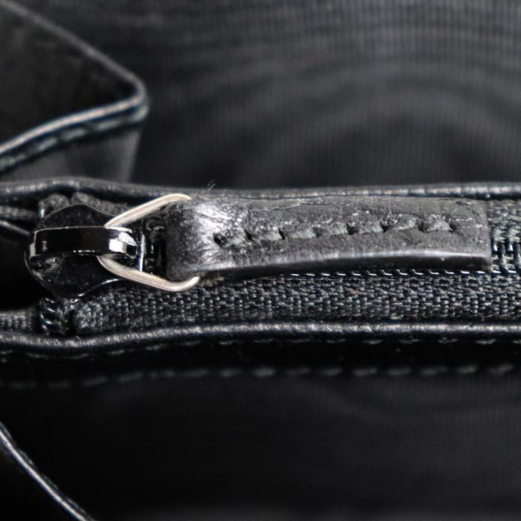 Gucci Zip around