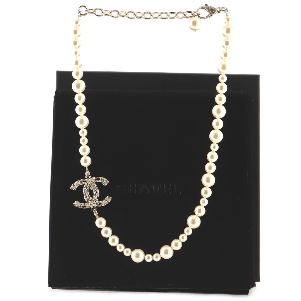 Camellia on CC Short Necklace Faux Pearls with Metal and Crystals