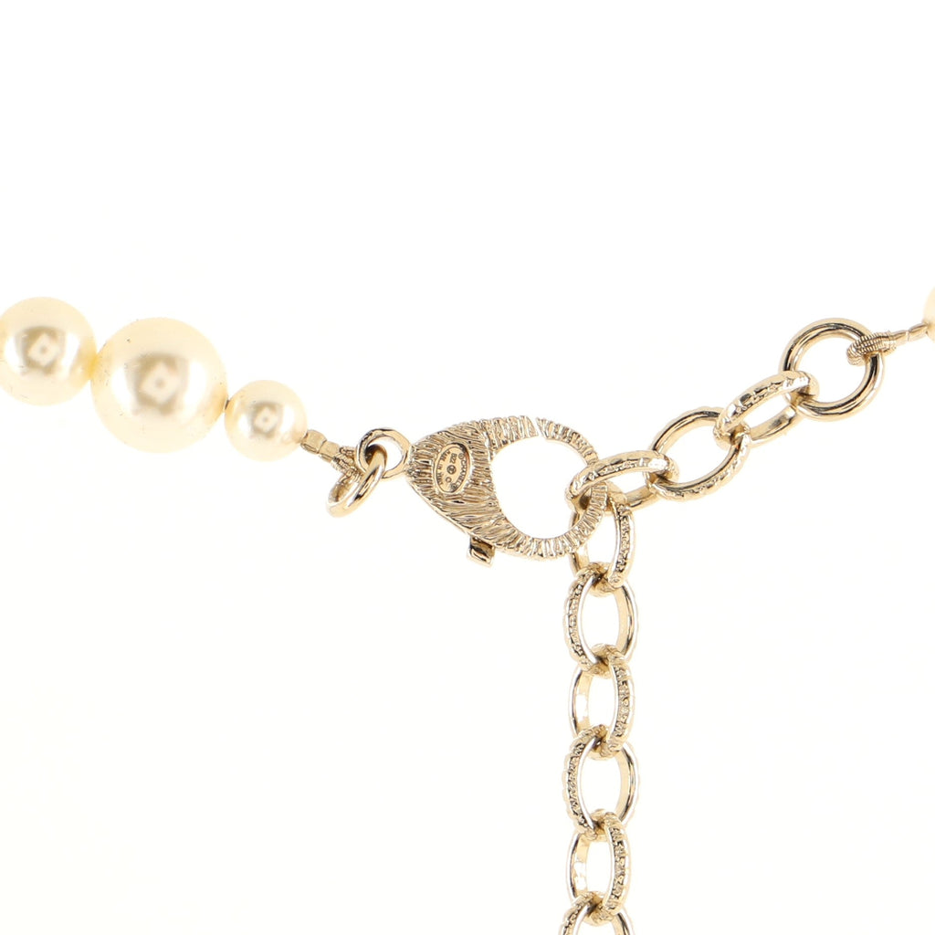 Camellia on CC Short Necklace Faux Pearls with Metal and Crystals