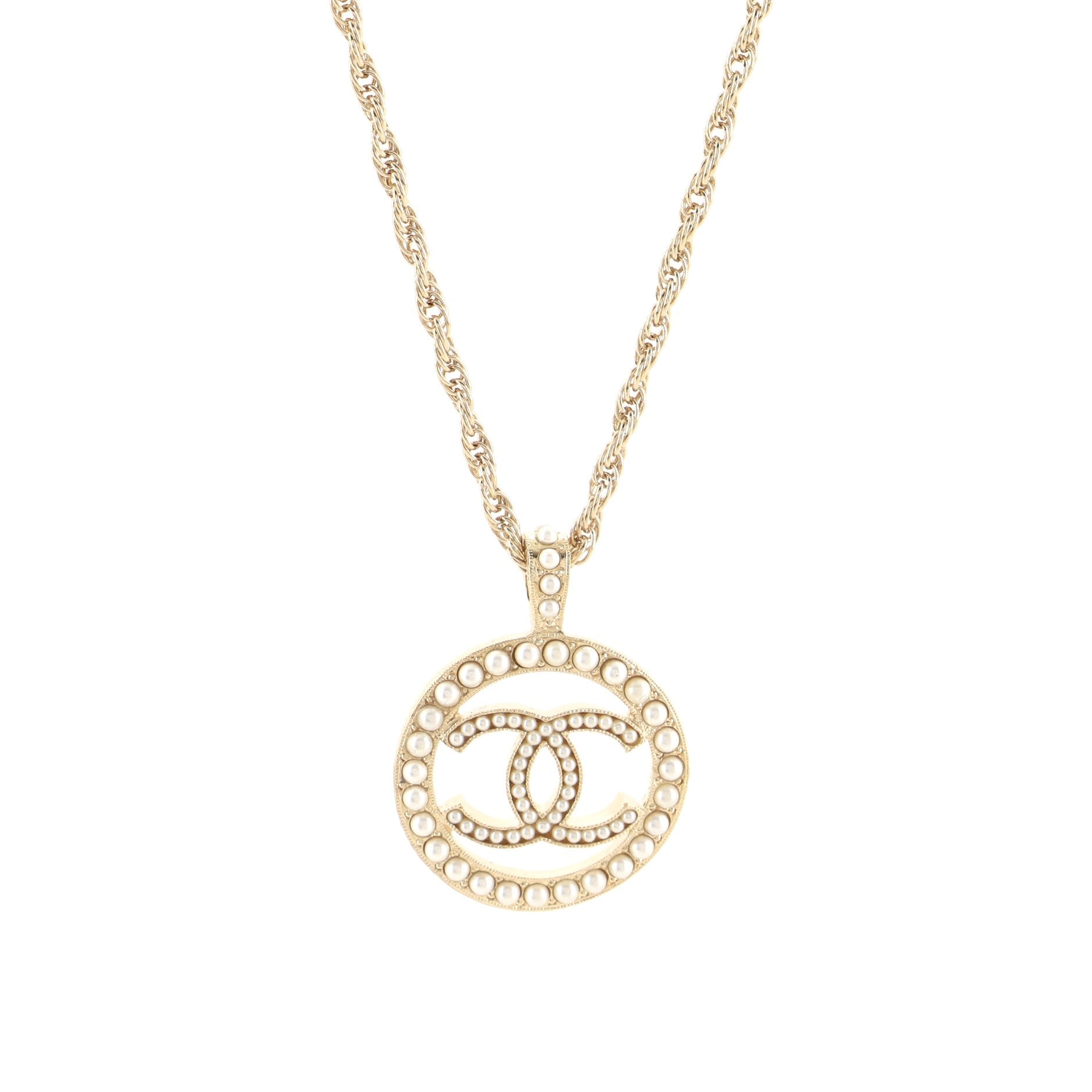 CC Round Pendant Necklace Metal with Faux Pearls